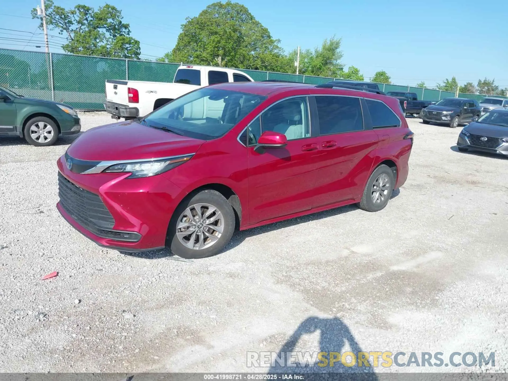 2 Photograph of a damaged car 5TDKRKEC7NS095271 TOYOTA SIENNA 2022