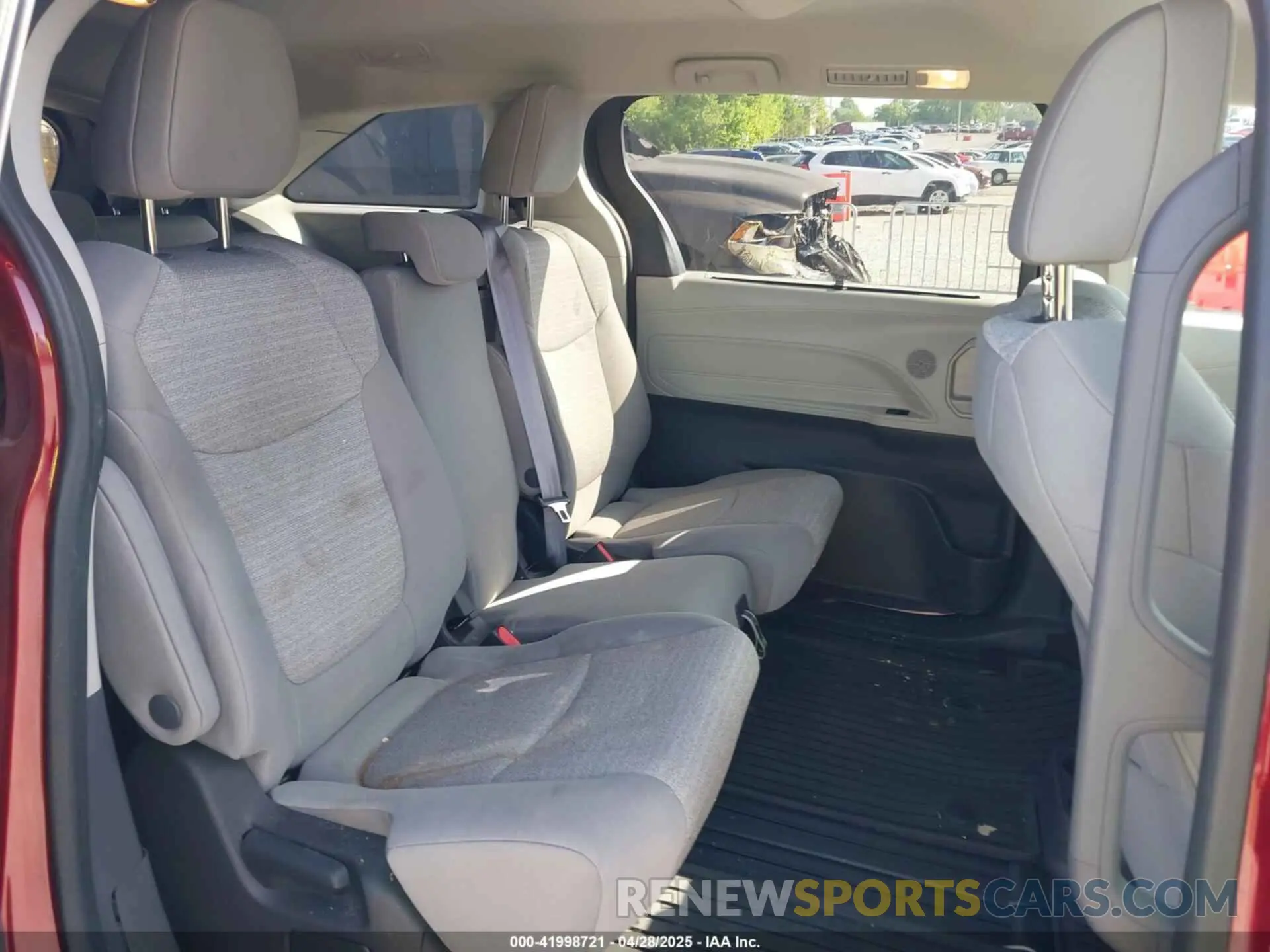 8 Photograph of a damaged car 5TDKRKEC7NS095271 TOYOTA SIENNA 2022