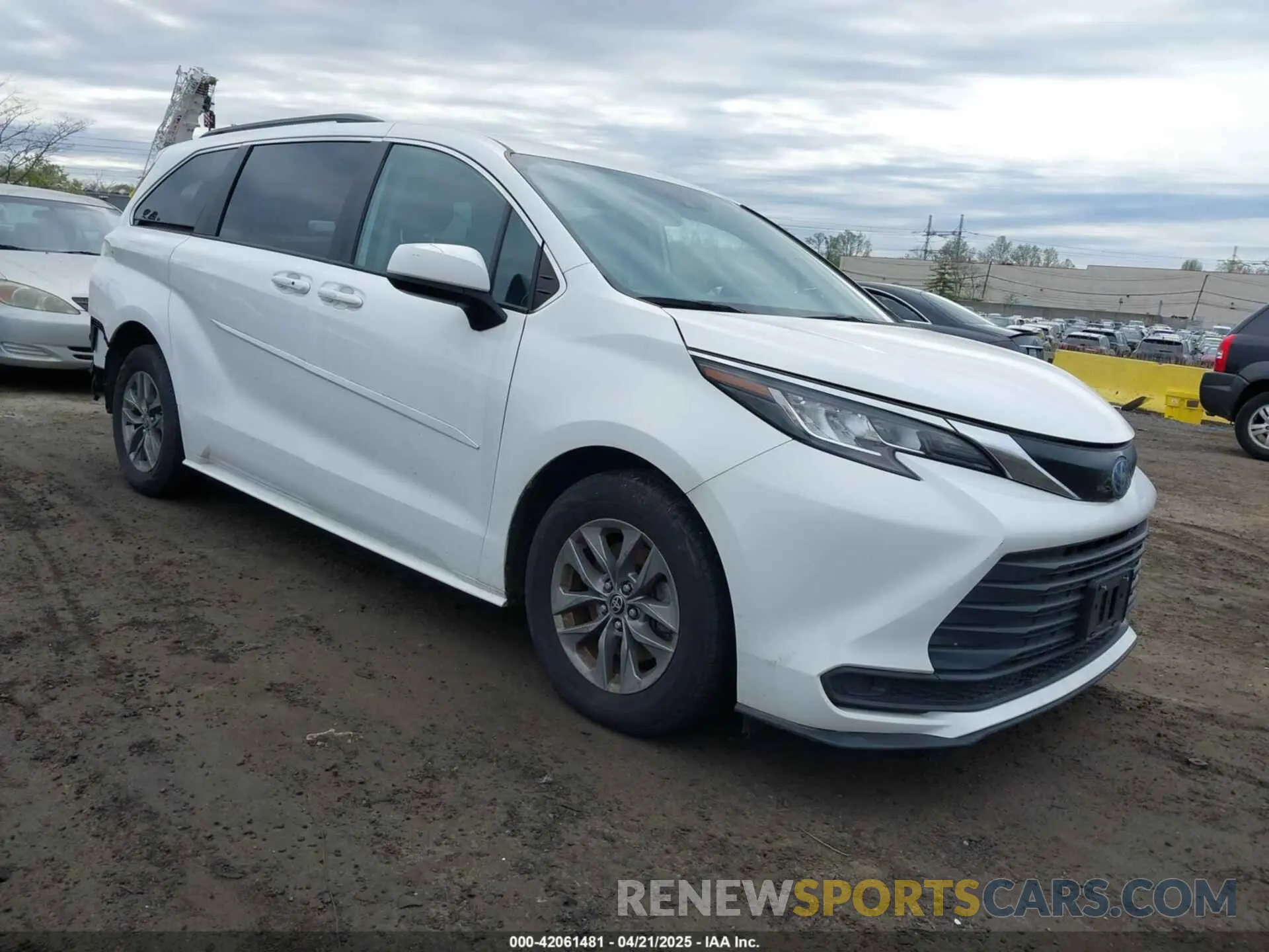 1 Photograph of a damaged car 5TDKRKEC7NS119925 TOYOTA SIENNA 2022