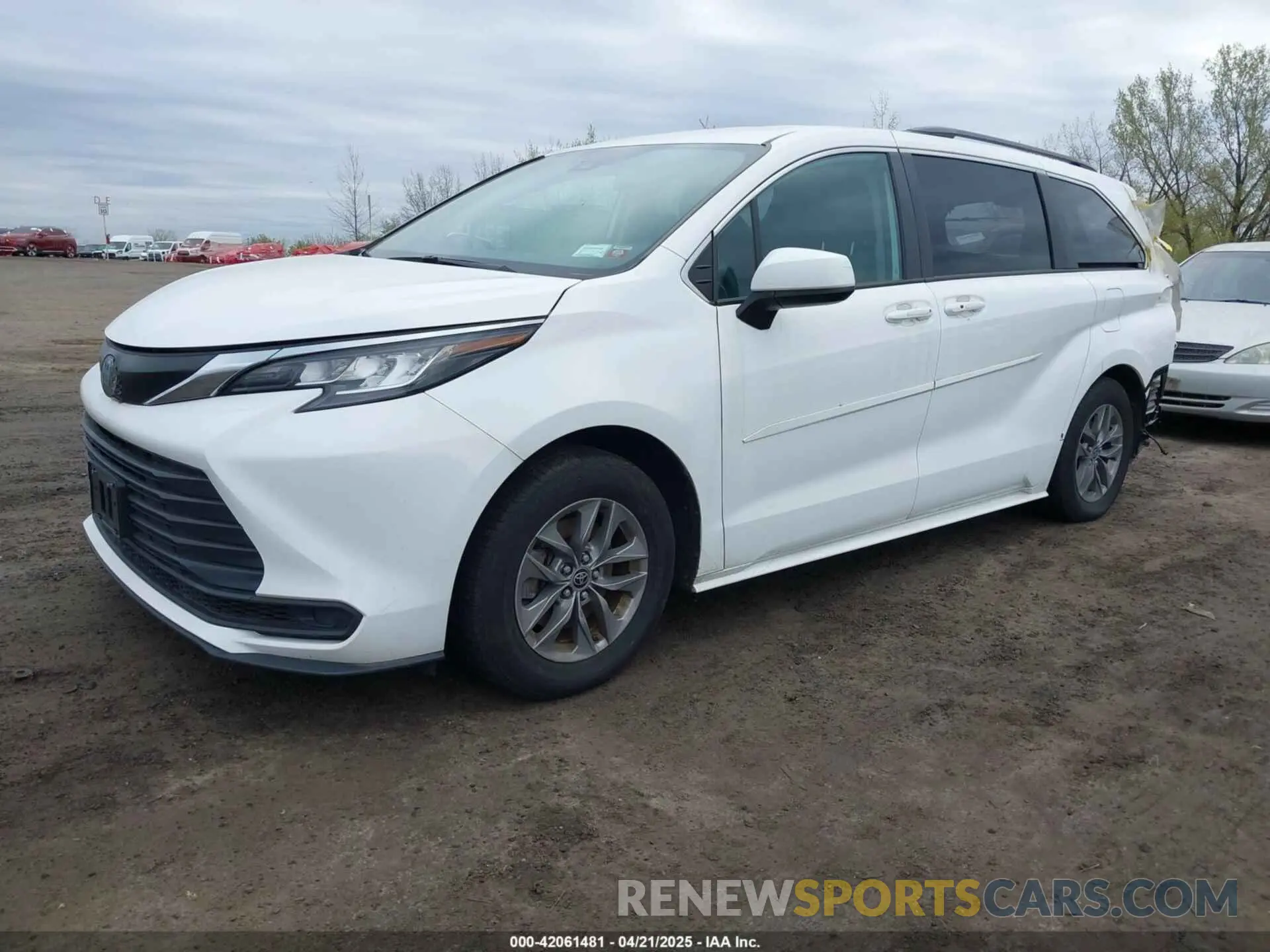 2 Photograph of a damaged car 5TDKRKEC7NS119925 TOYOTA SIENNA 2022