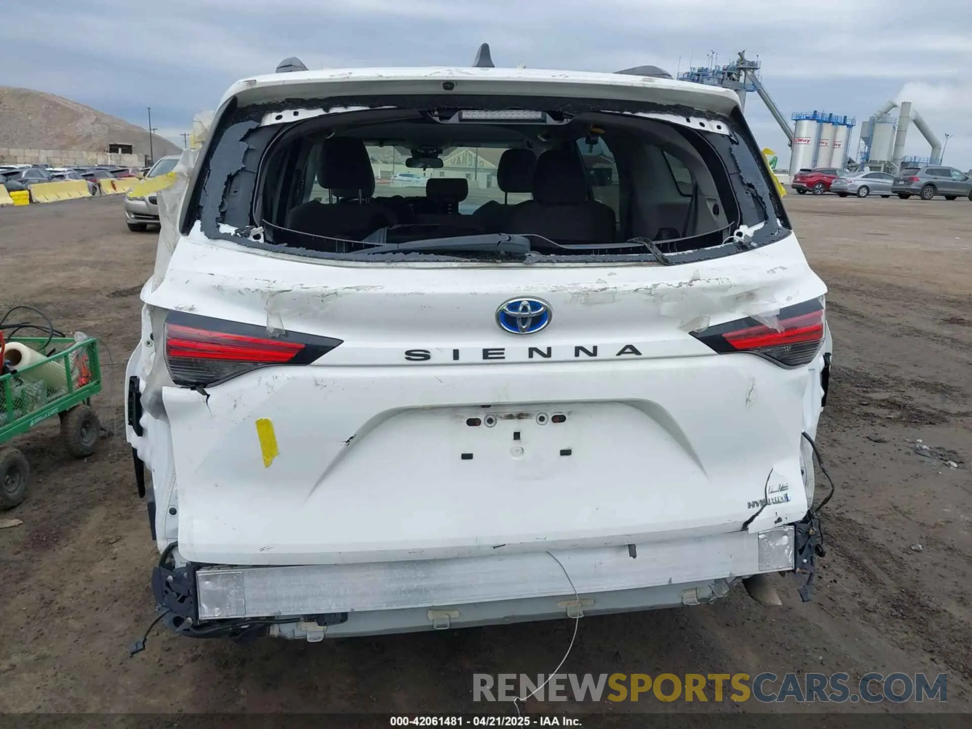 6 Photograph of a damaged car 5TDKRKEC7NS119925 TOYOTA SIENNA 2022