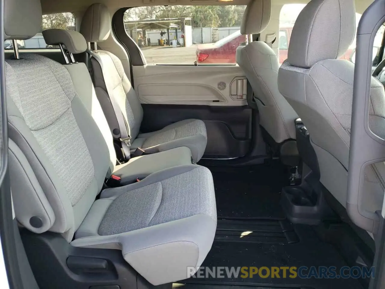 6 Photograph of a damaged car 5TDKRKEC8NS082917 TOYOTA SIENNA 2022
