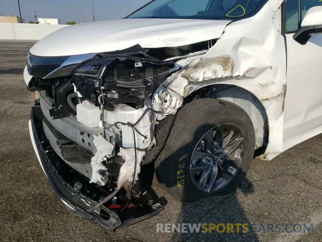 9 Photograph of a damaged car 5TDKRKEC8NS082917 TOYOTA SIENNA 2022