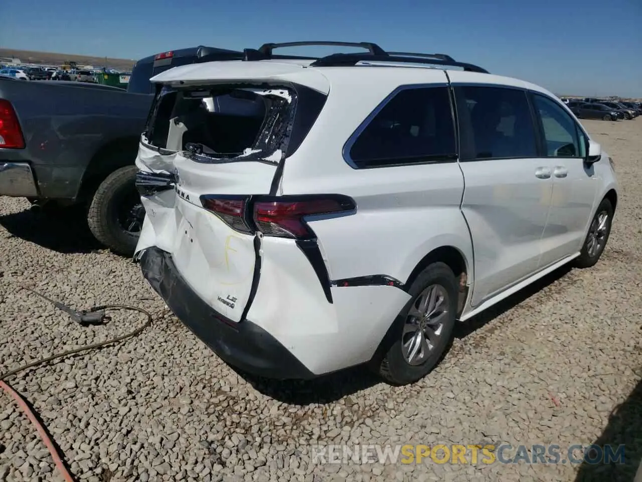 4 Photograph of a damaged car 5TDKRKEC9NS088676 TOYOTA SIENNA 2022