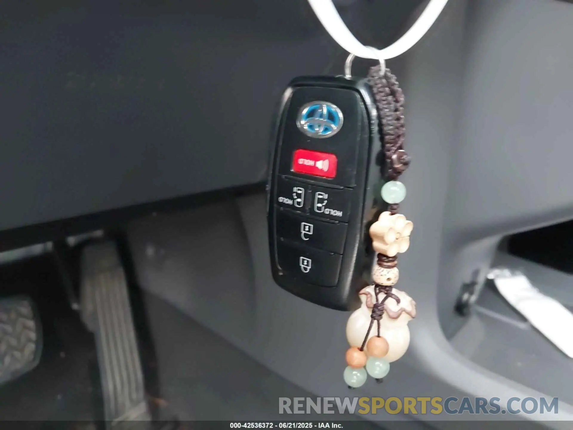 11 Photograph of a damaged car 5TDKRKEC9NS122406 TOYOTA SIENNA 2022