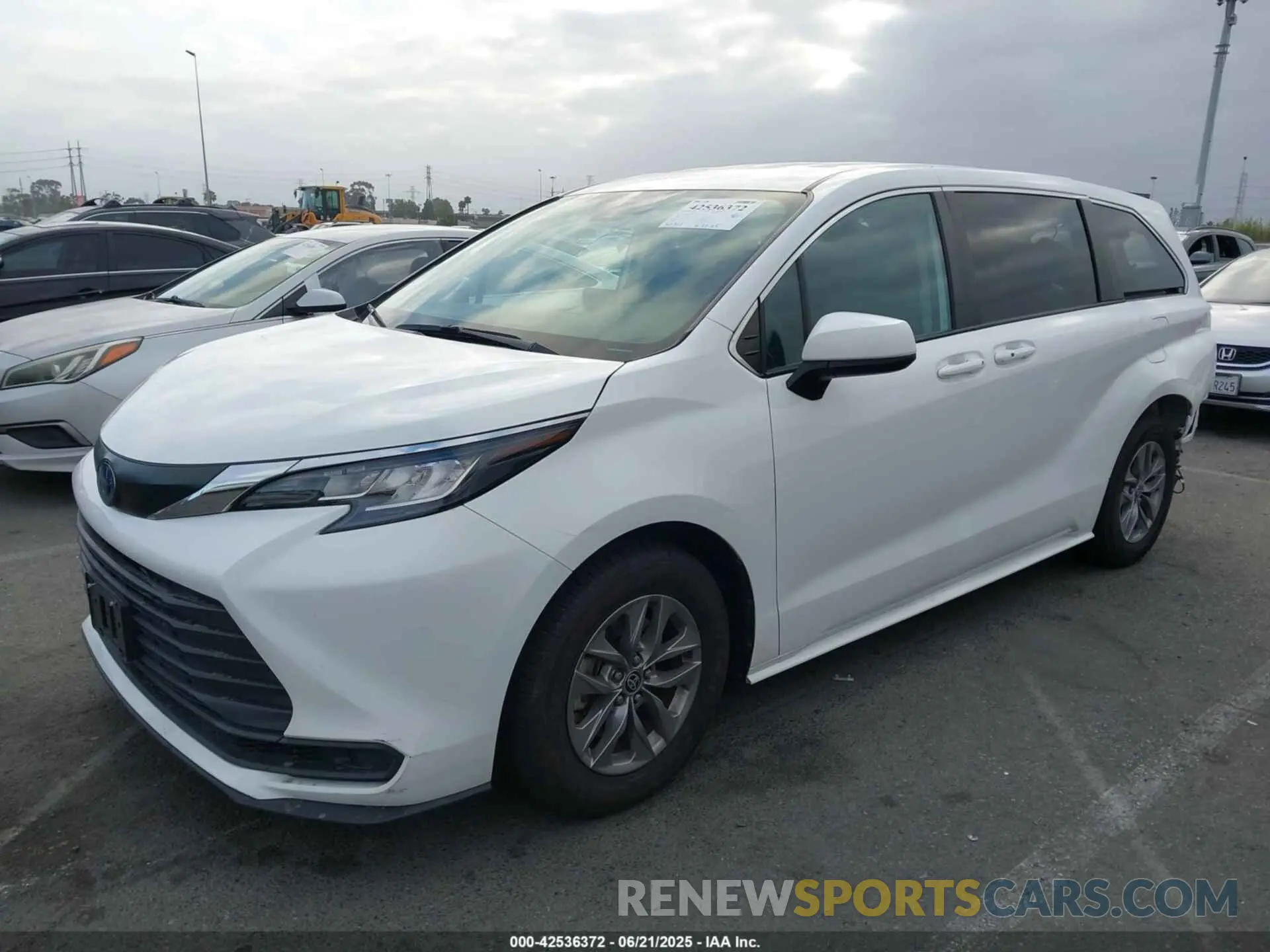 2 Photograph of a damaged car 5TDKRKEC9NS122406 TOYOTA SIENNA 2022