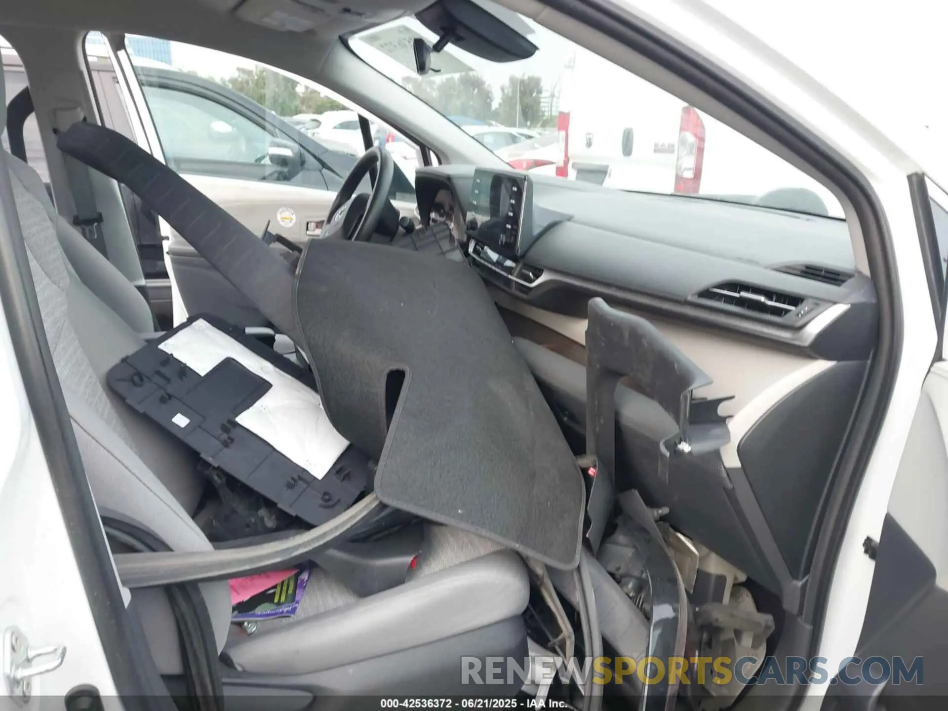 5 Photograph of a damaged car 5TDKRKEC9NS122406 TOYOTA SIENNA 2022