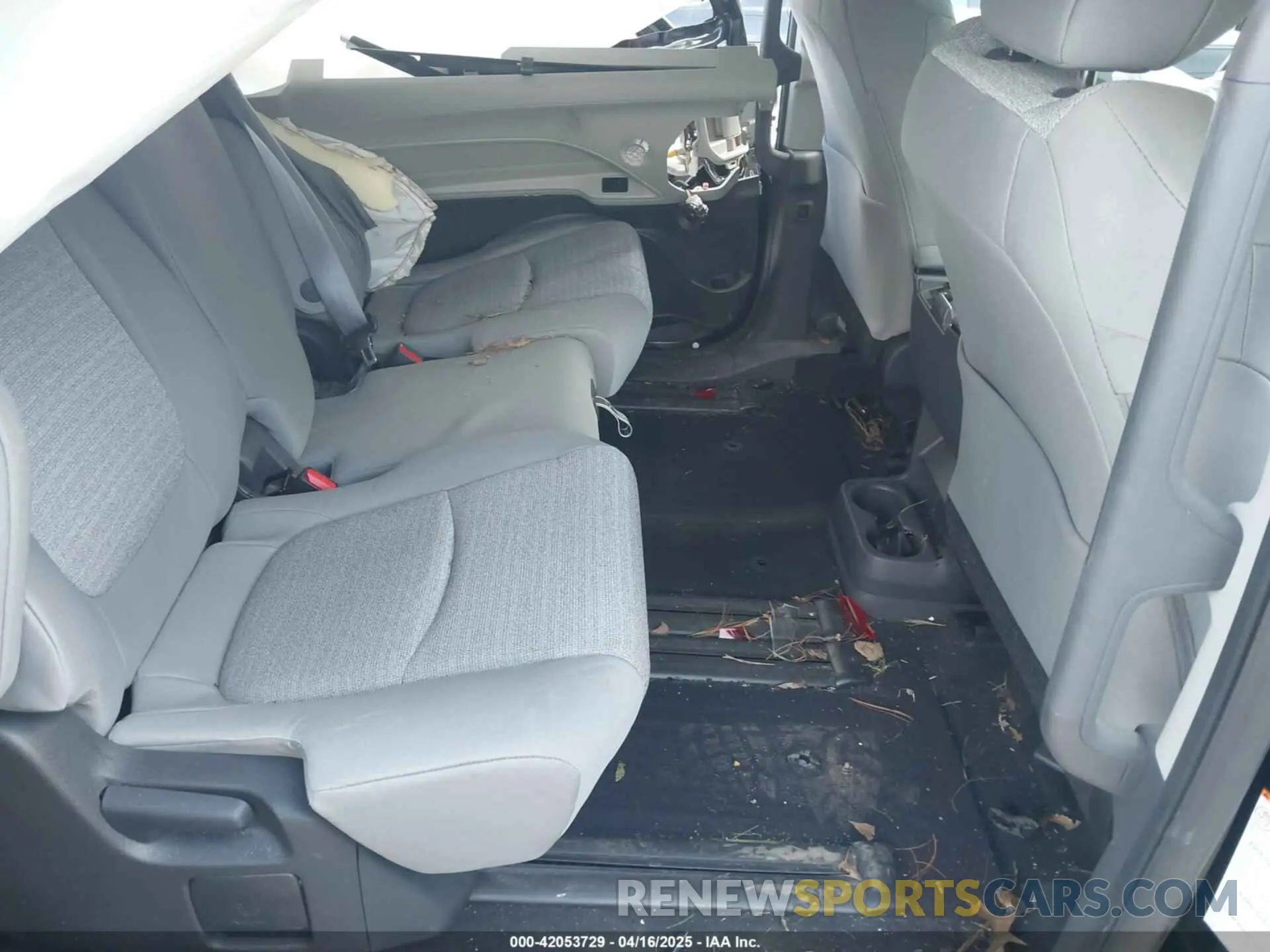 8 Photograph of a damaged car 5TDKSKFC1NS073088 TOYOTA SIENNA 2022