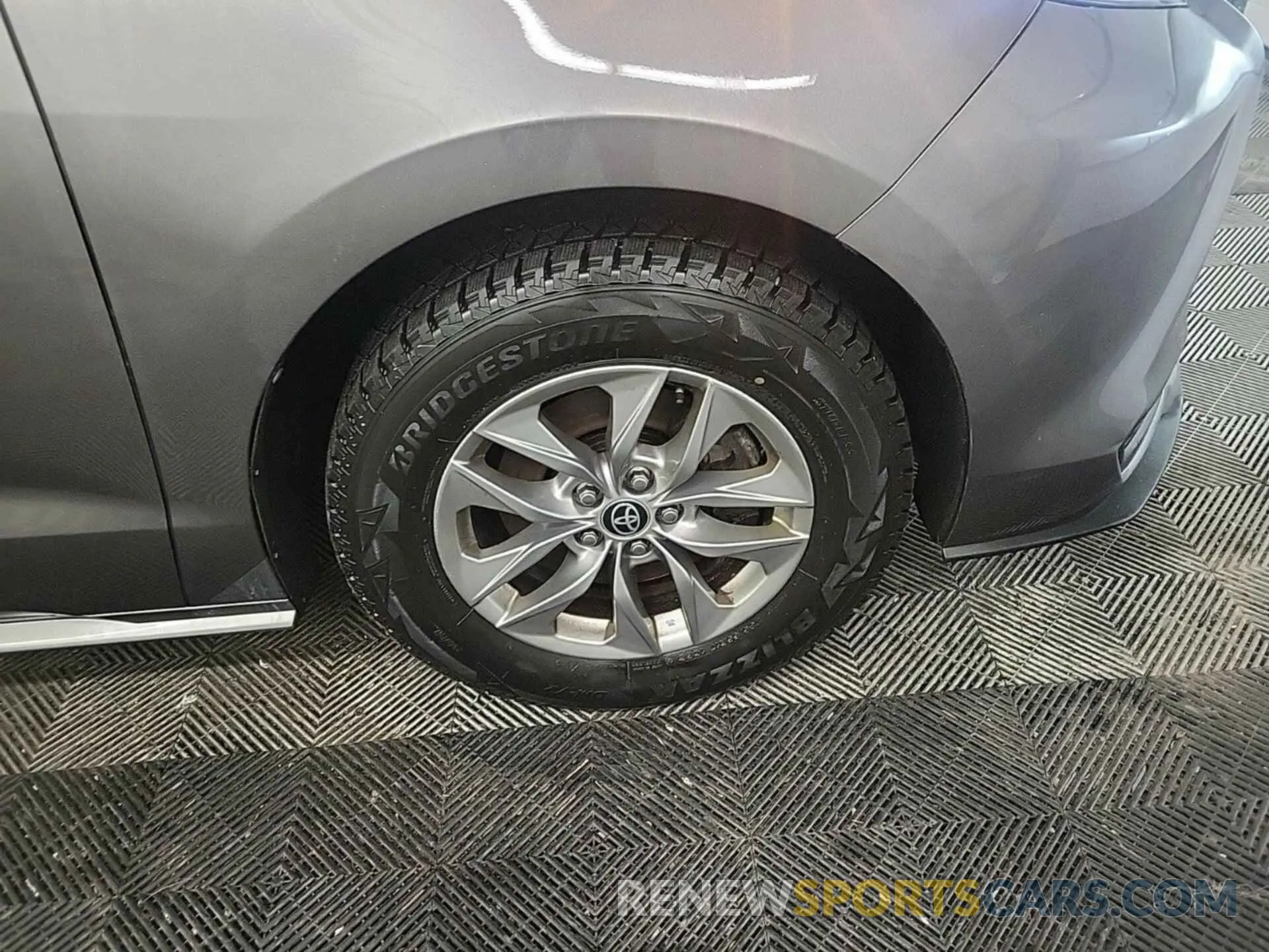 17 Photograph of a damaged car 5TDKSKFC2NS047017 TOYOTA SIENNA 2022