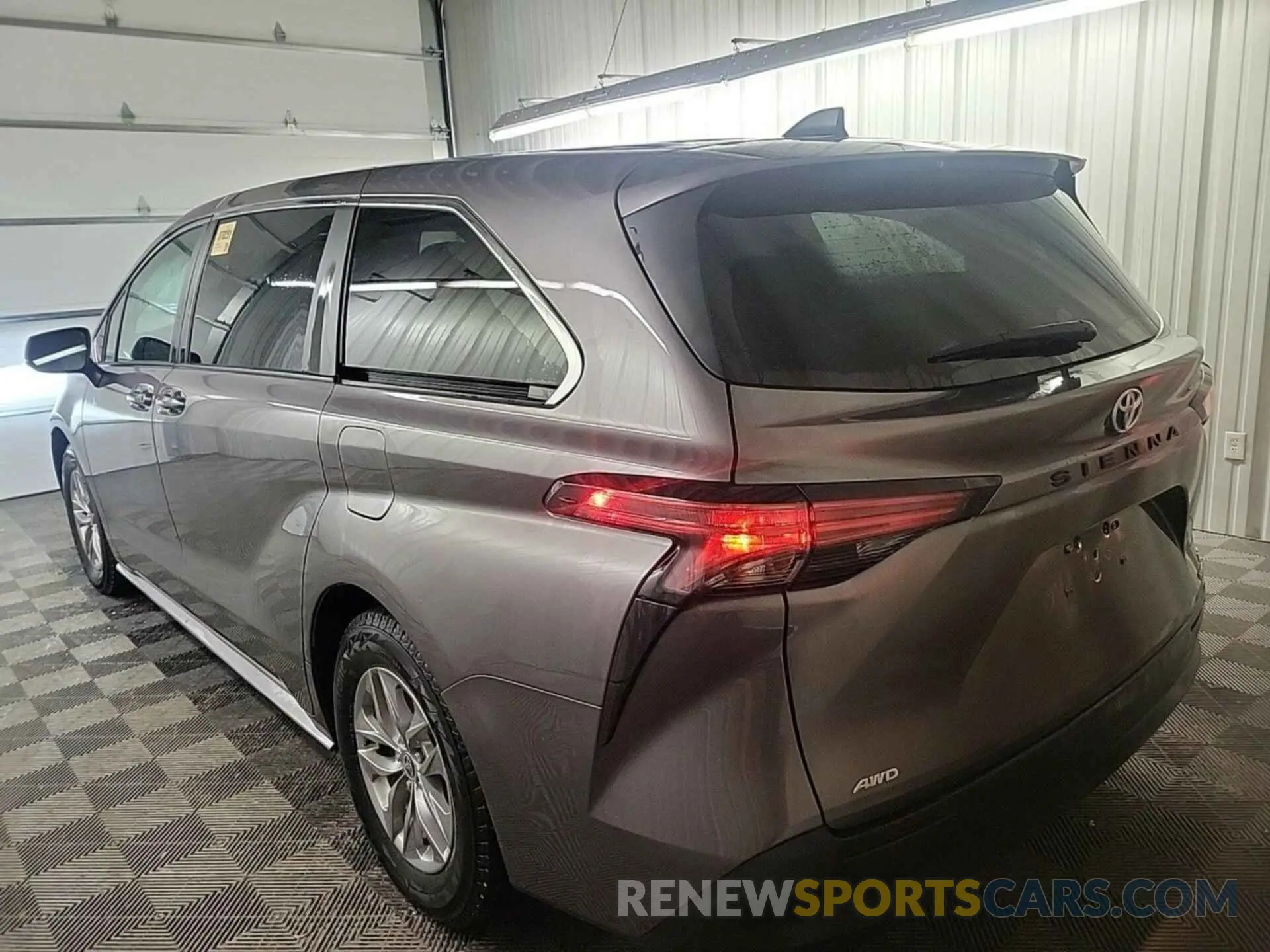 18 Photograph of a damaged car 5TDKSKFC2NS047017 TOYOTA SIENNA 2022