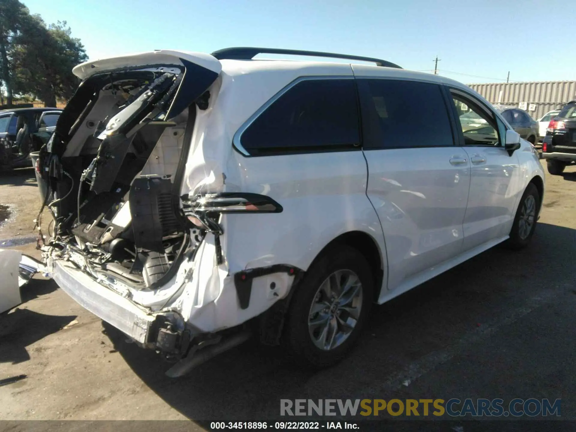 4 Photograph of a damaged car 5TDKSKFC3NS045910 TOYOTA SIENNA 2022