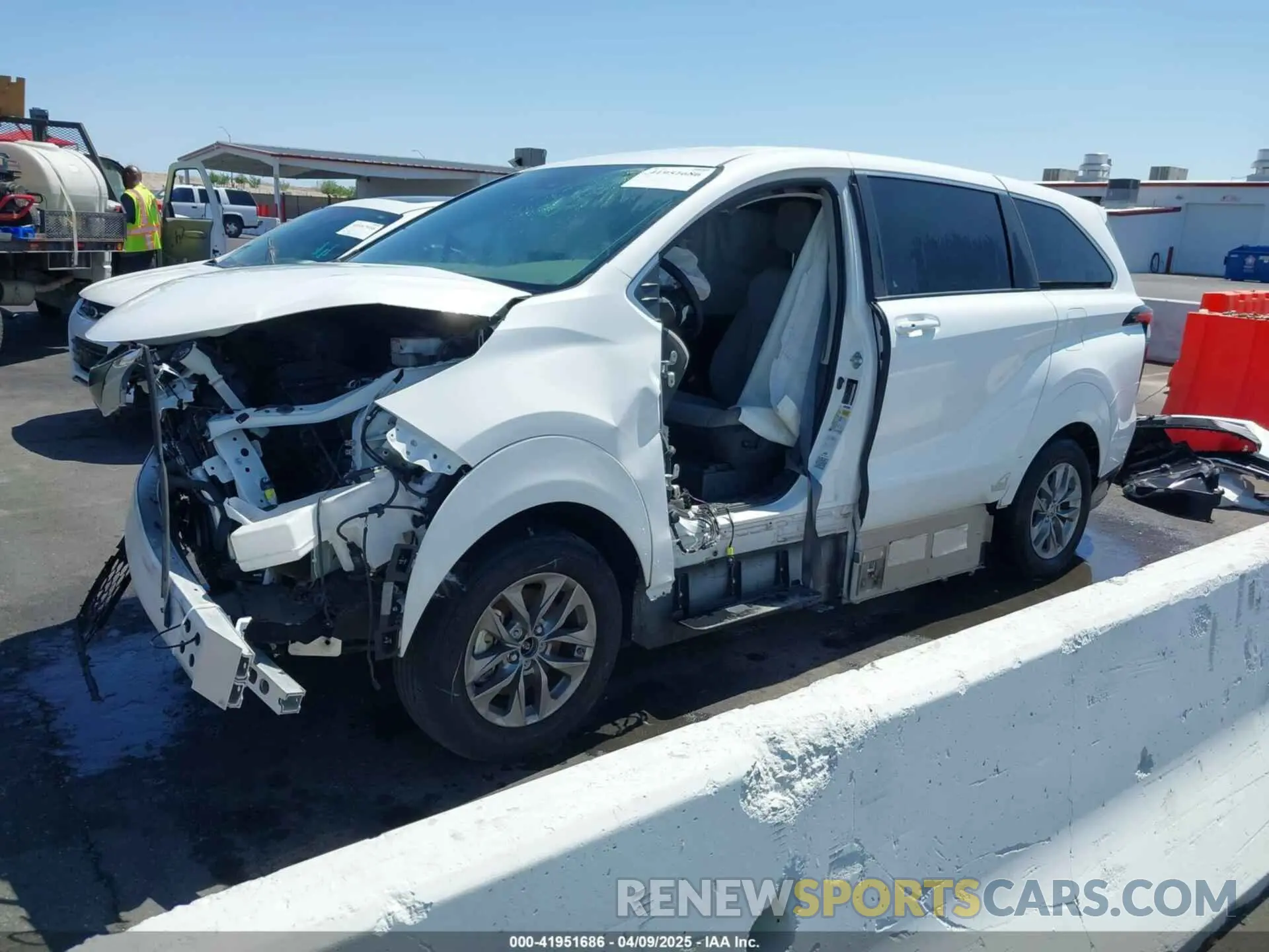 2 Фотография поврежденного автомобиля 5TDKSKFC3NS070984 TOYOTA SIENNA 2022