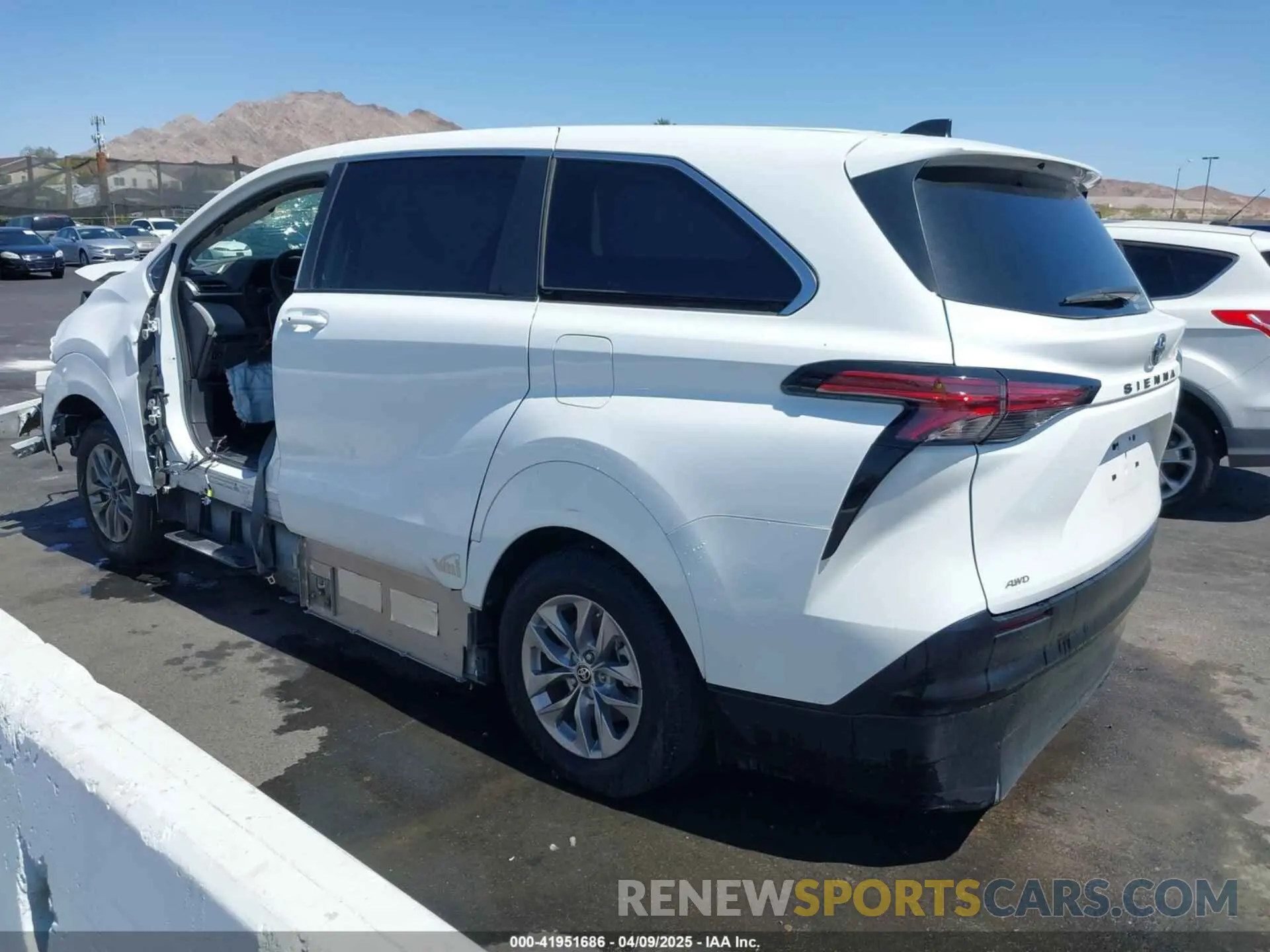 3 Фотография поврежденного автомобиля 5TDKSKFC3NS070984 TOYOTA SIENNA 2022