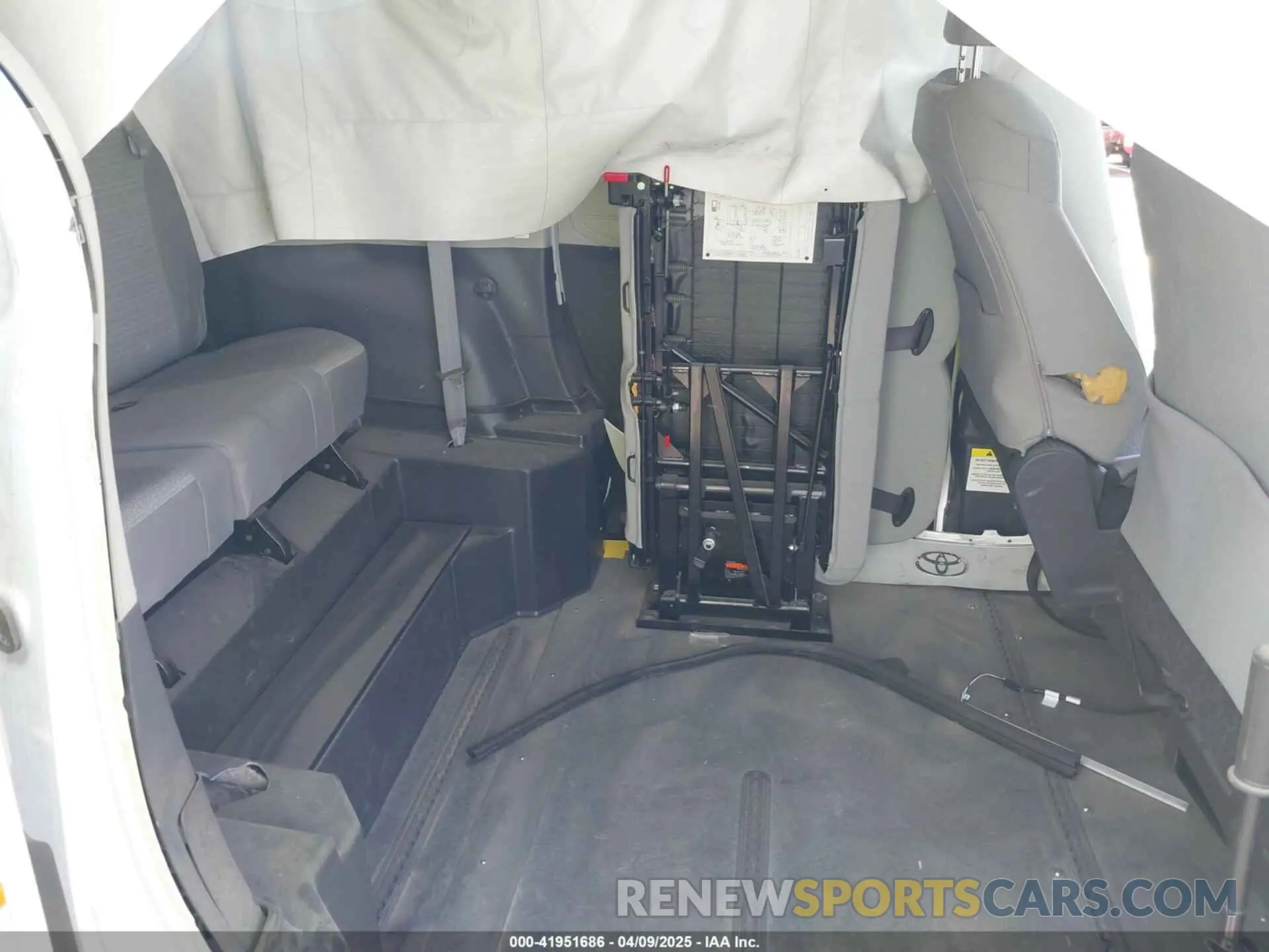 8 Фотография поврежденного автомобиля 5TDKSKFC3NS070984 TOYOTA SIENNA 2022
