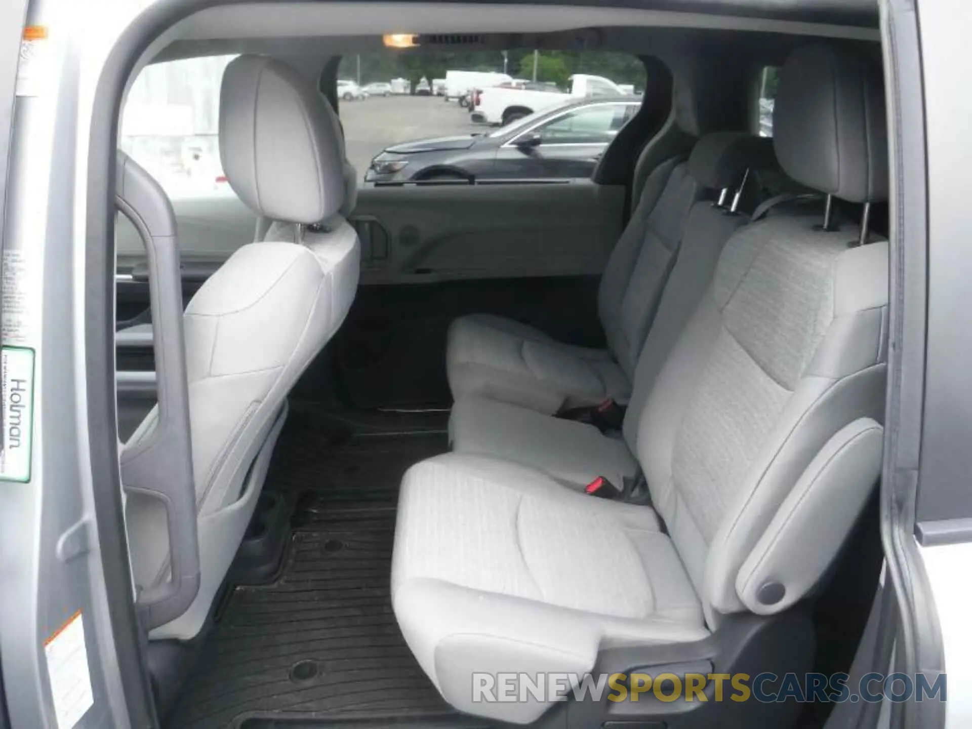 10 Photograph of a damaged car 5TDKSKFC8NS070446 TOYOTA SIENNA 2022