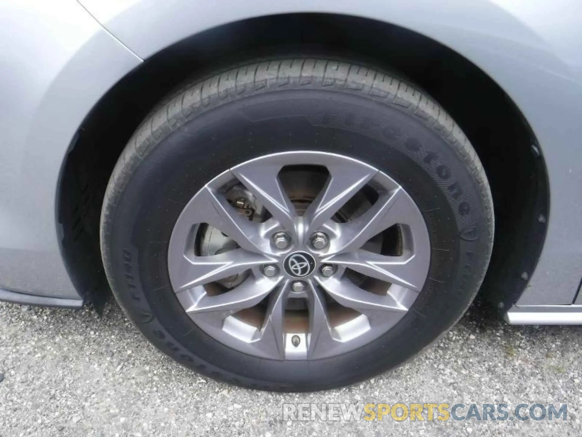4 Photograph of a damaged car 5TDKSKFC8NS070446 TOYOTA SIENNA 2022