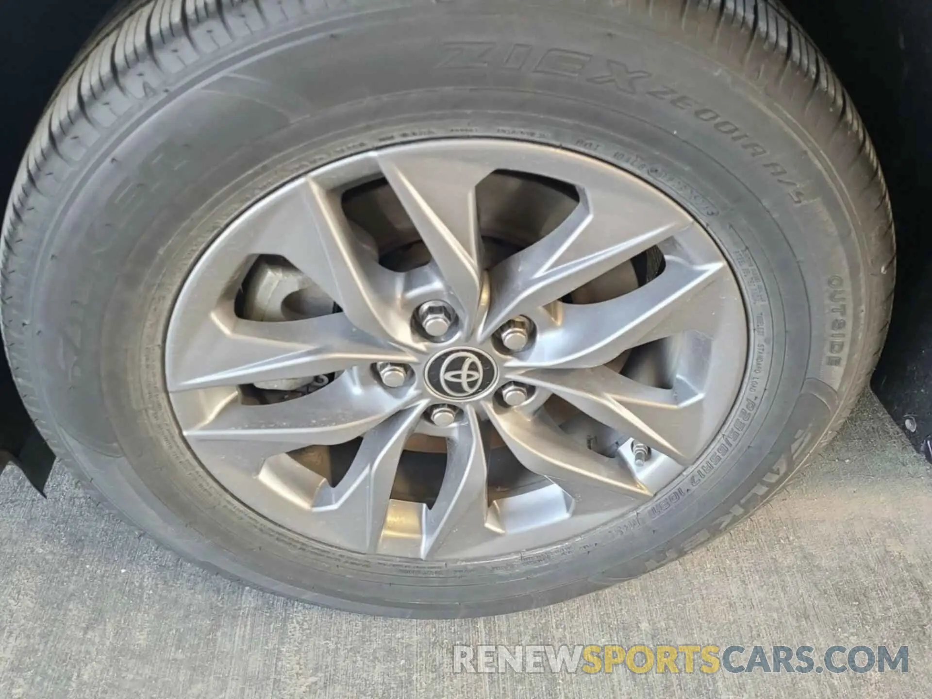 17 Photograph of a damaged car 5TDKSKFC8NS070785 TOYOTA SIENNA 2022