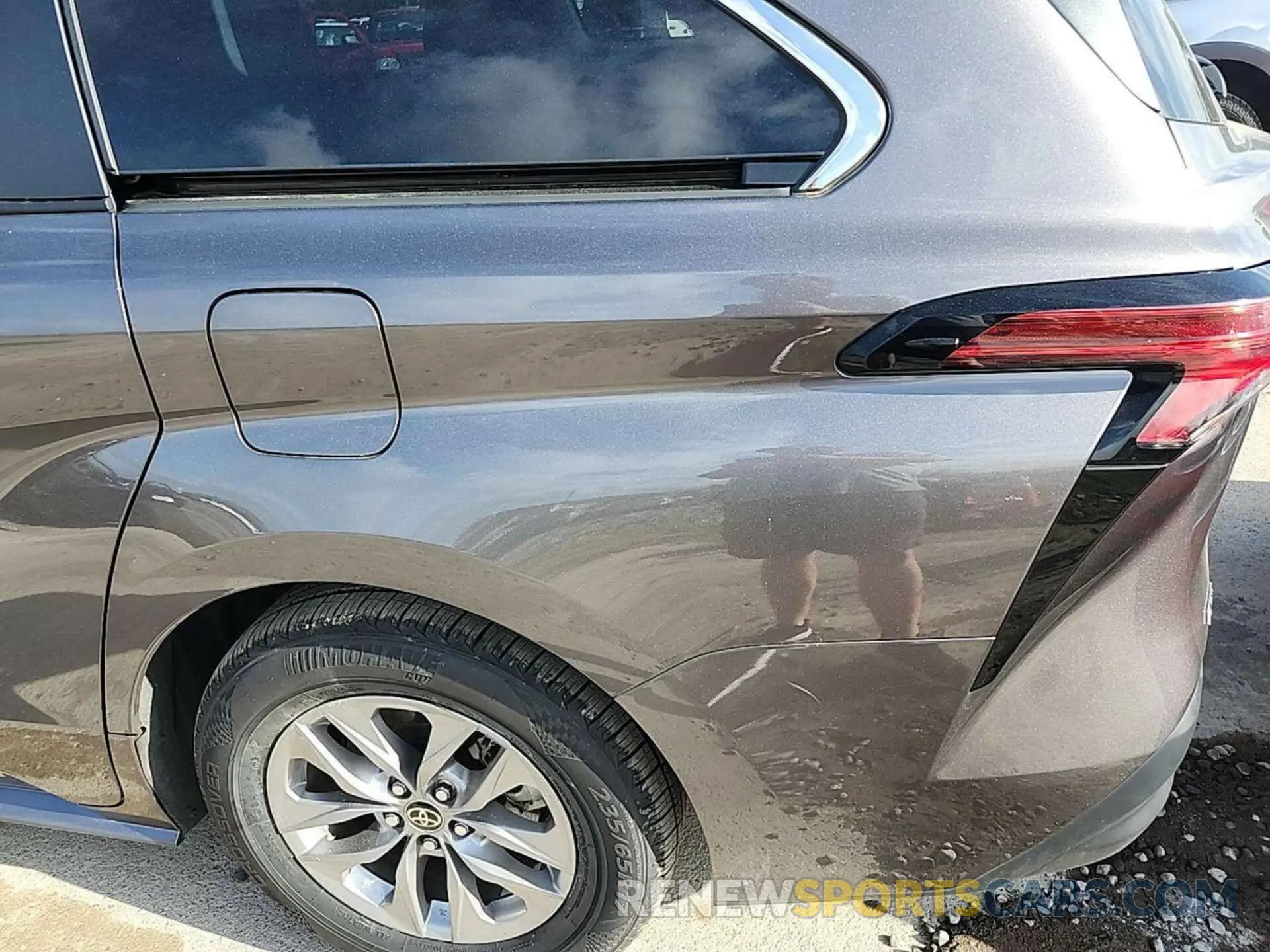 18 Photograph of a damaged car 5TDKSKFCXNS070061 TOYOTA SIENNA 2022