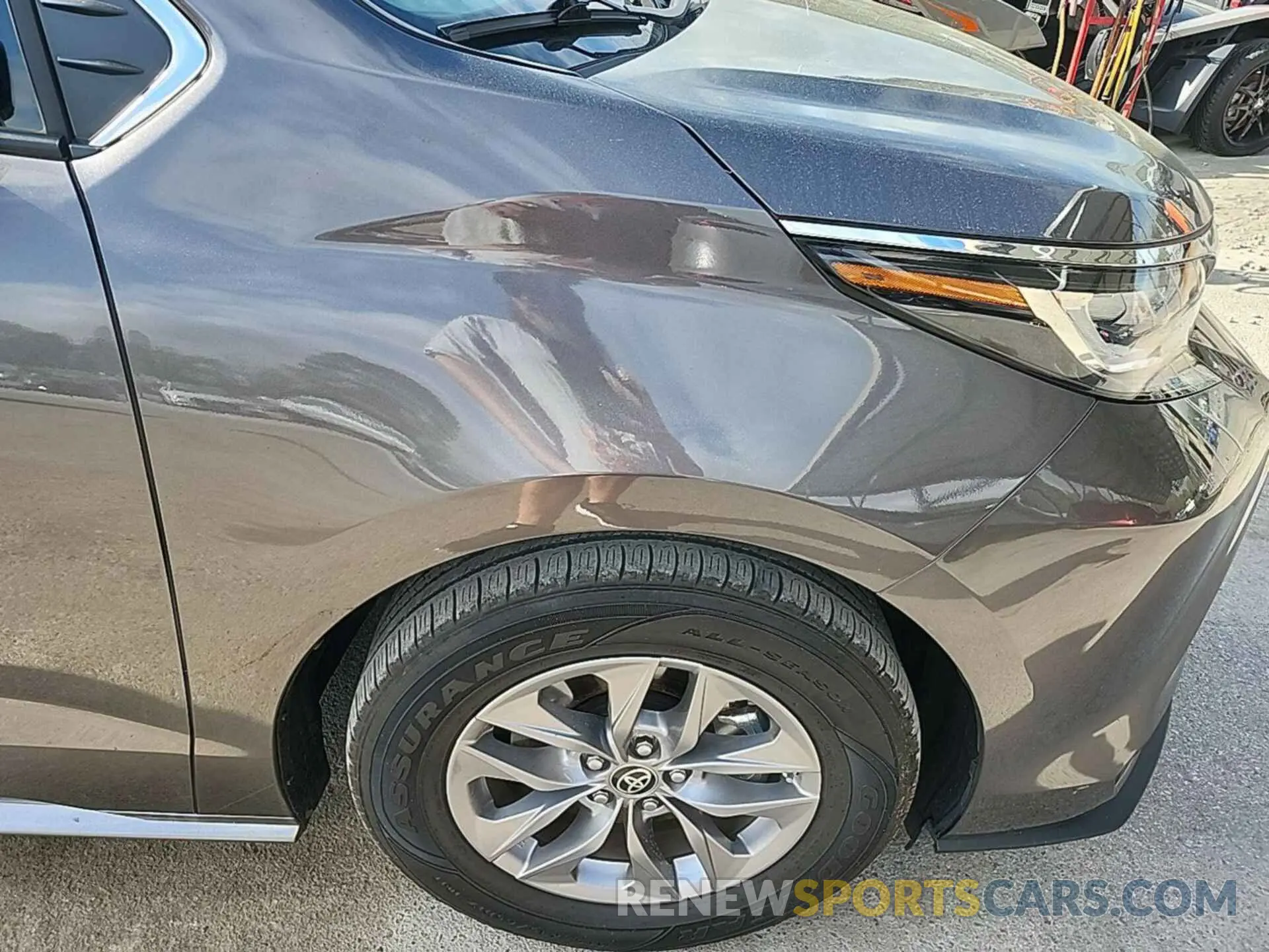 19 Photograph of a damaged car 5TDKSKFCXNS070061 TOYOTA SIENNA 2022