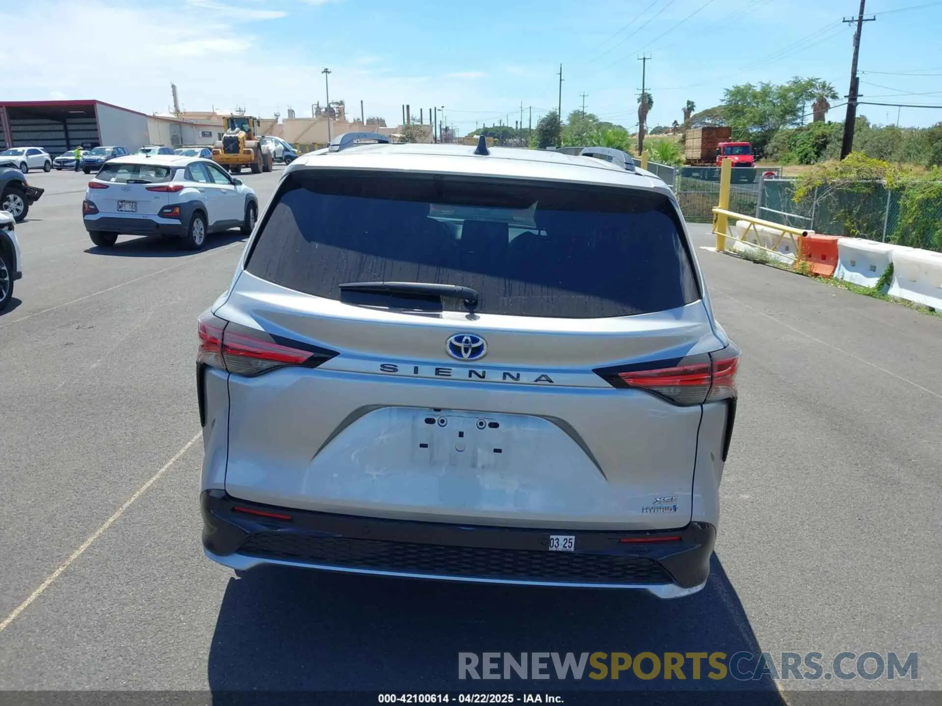 16 Photograph of a damaged car 5TDXRKEC6NS097695 TOYOTA SIENNA 2022