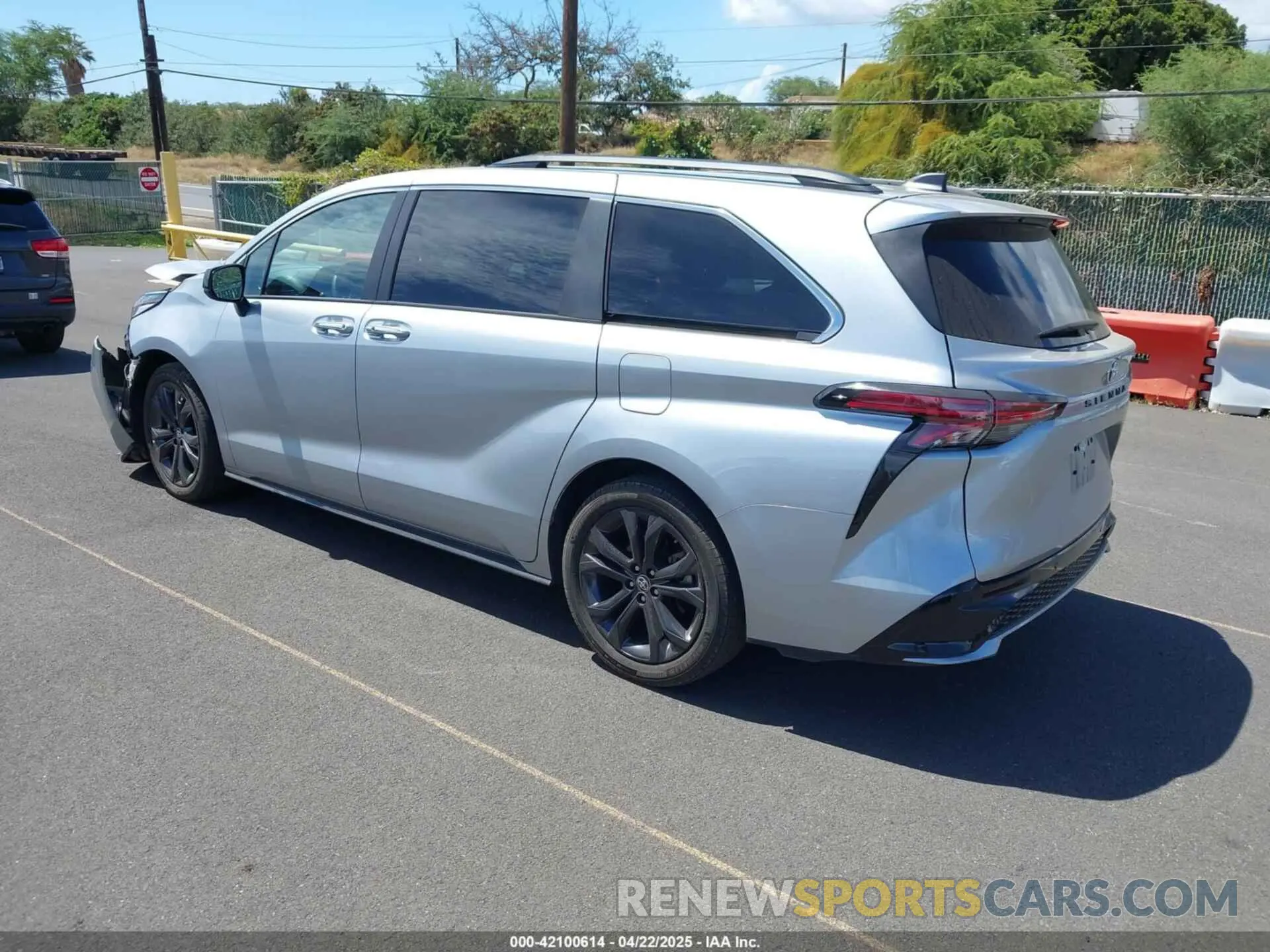 3 Photograph of a damaged car 5TDXRKEC6NS097695 TOYOTA SIENNA 2022