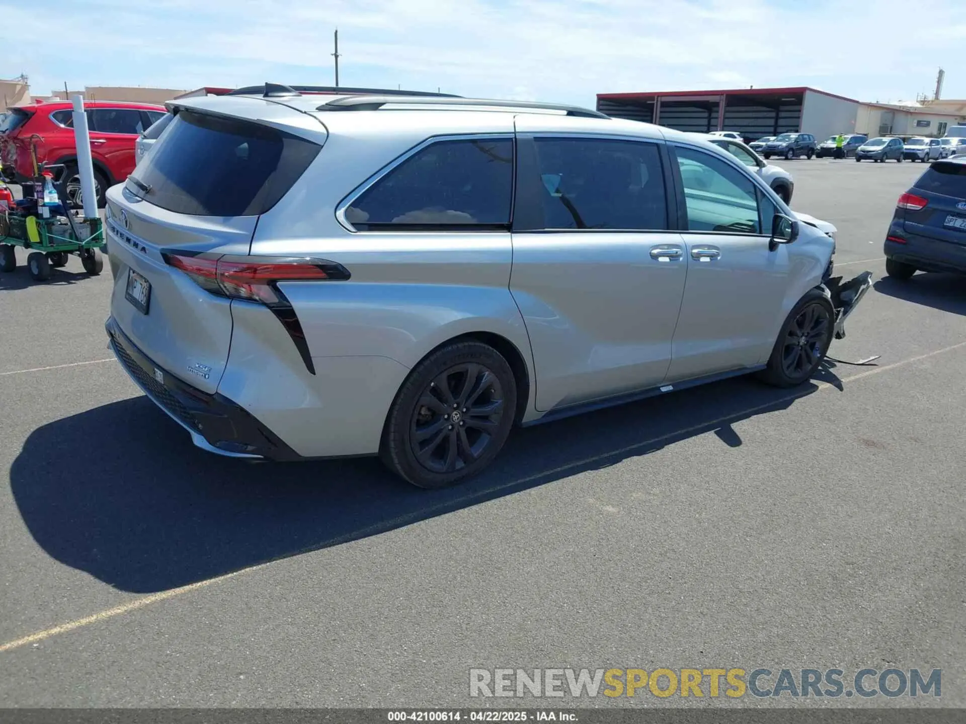 4 Photograph of a damaged car 5TDXRKEC6NS097695 TOYOTA SIENNA 2022