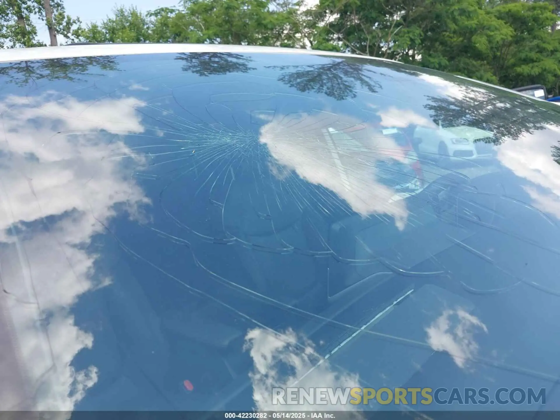 17 Photograph of a damaged car 5TDXRKEC8NS102962 TOYOTA SIENNA 2022