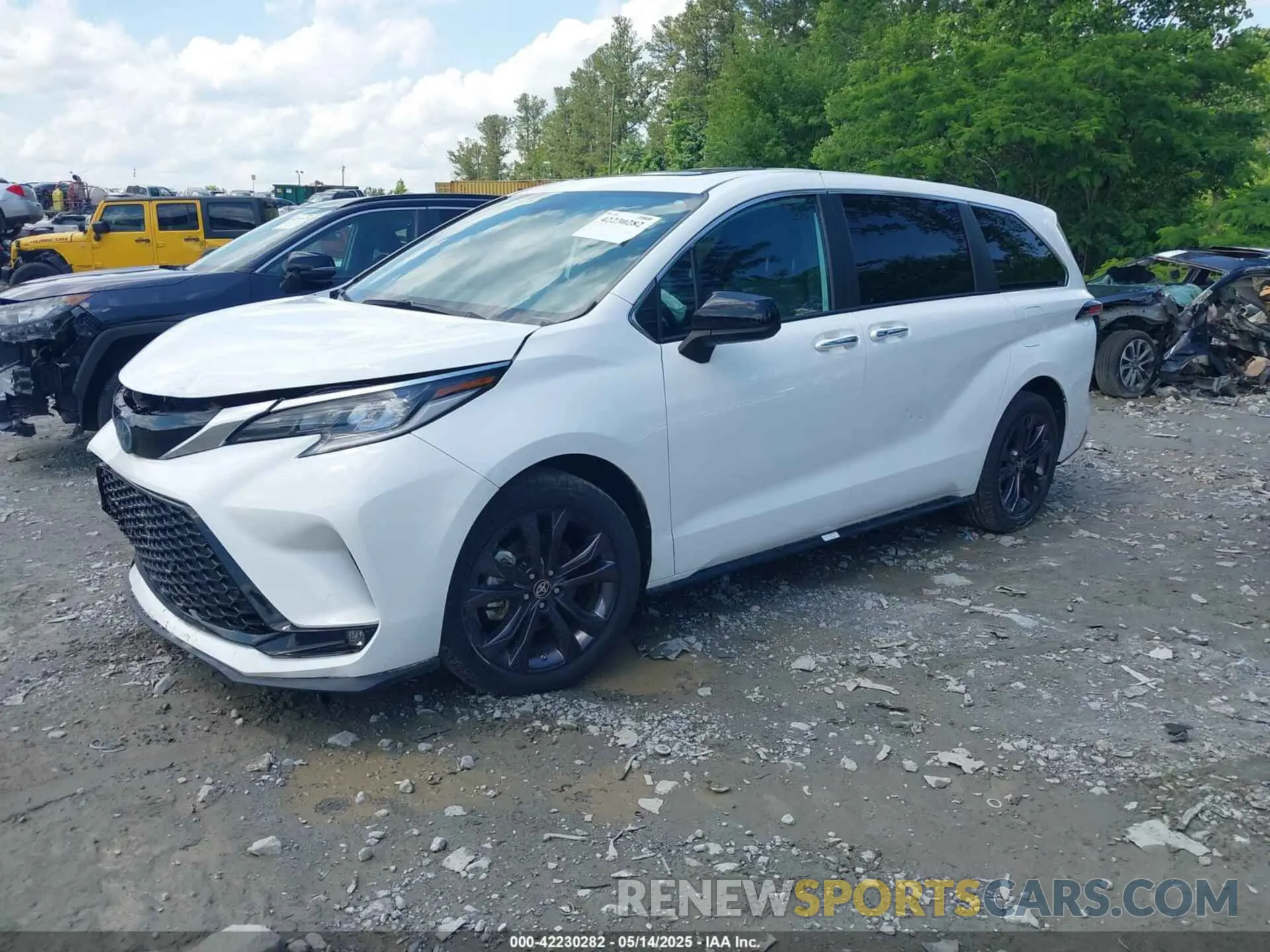 2 Photograph of a damaged car 5TDXRKEC8NS102962 TOYOTA SIENNA 2022