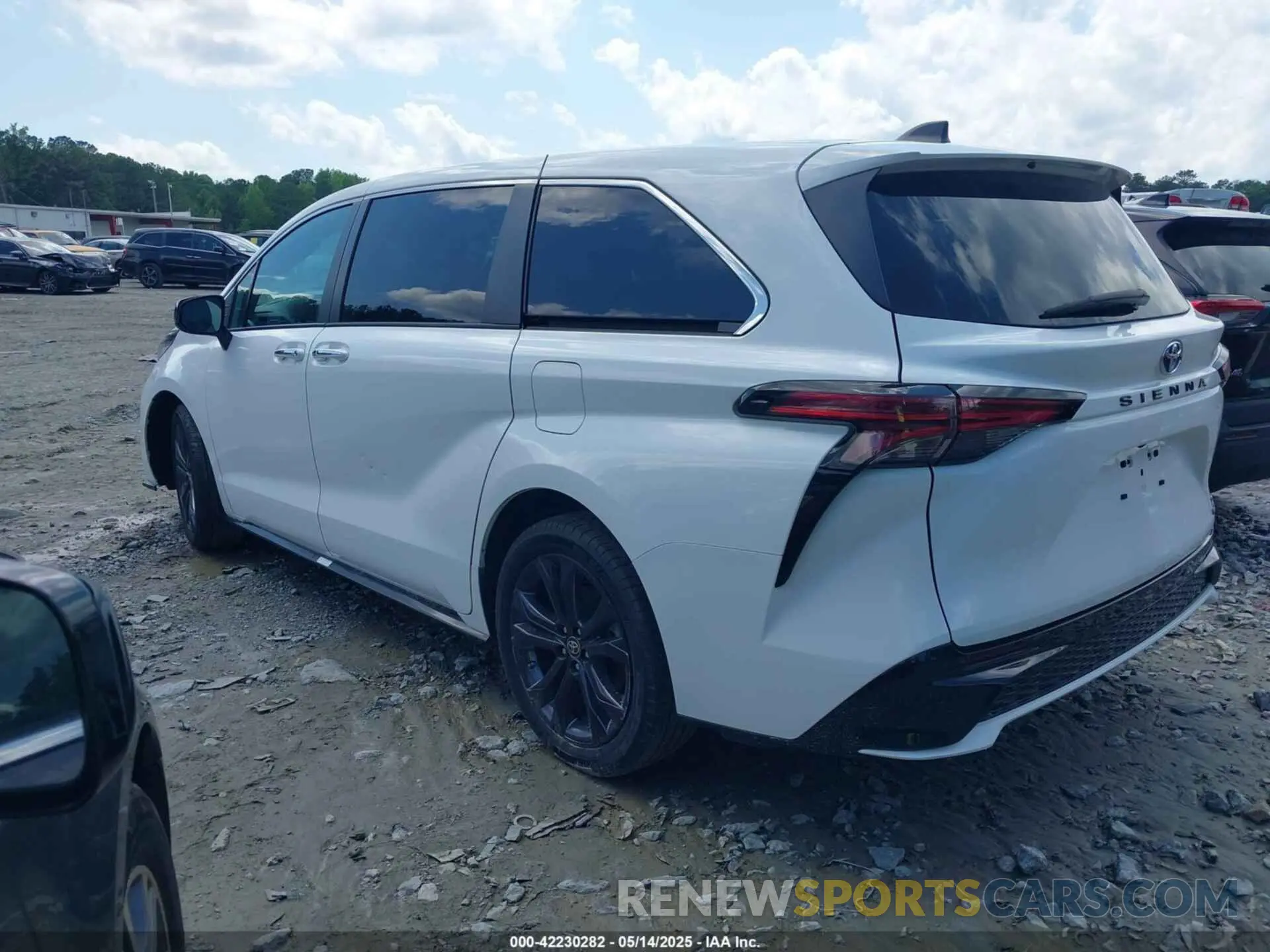 3 Photograph of a damaged car 5TDXRKEC8NS102962 TOYOTA SIENNA 2022