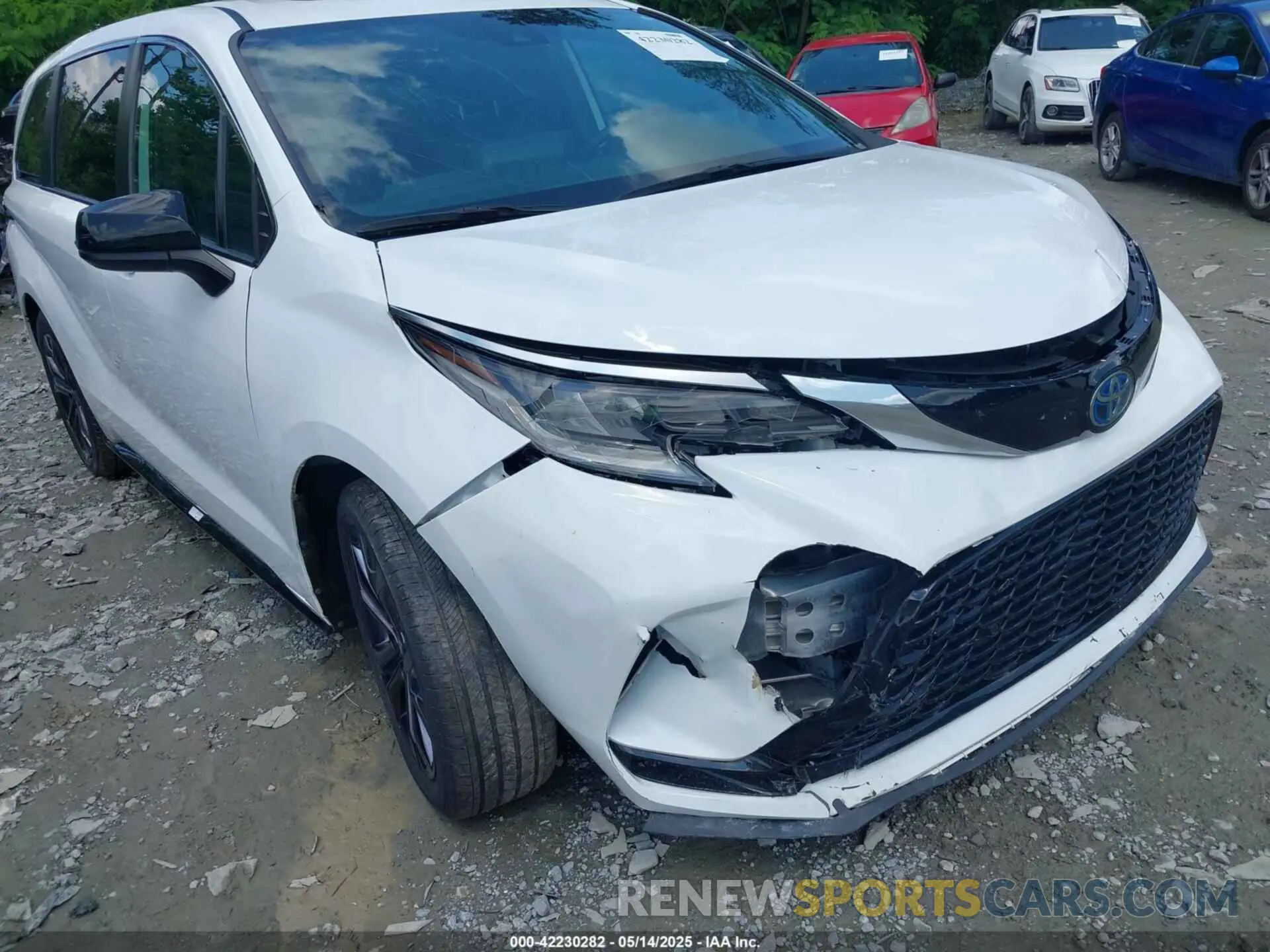 6 Photograph of a damaged car 5TDXRKEC8NS102962 TOYOTA SIENNA 2022