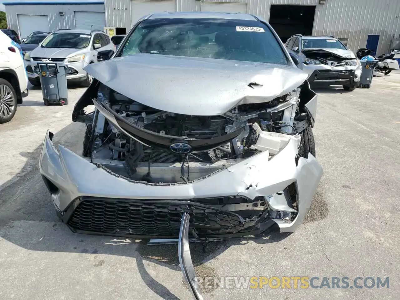 5 Photograph of a damaged car 5TDXRKEC9NS133380 TOYOTA SIENNA 2022