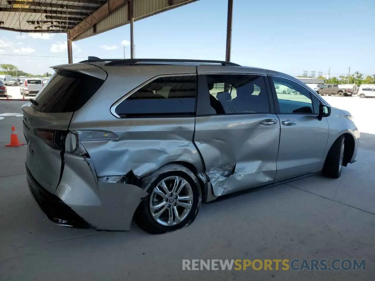 3 Photograph of a damaged car 5TDXSKFCXNS067134 TOYOTA SIENNA 2022