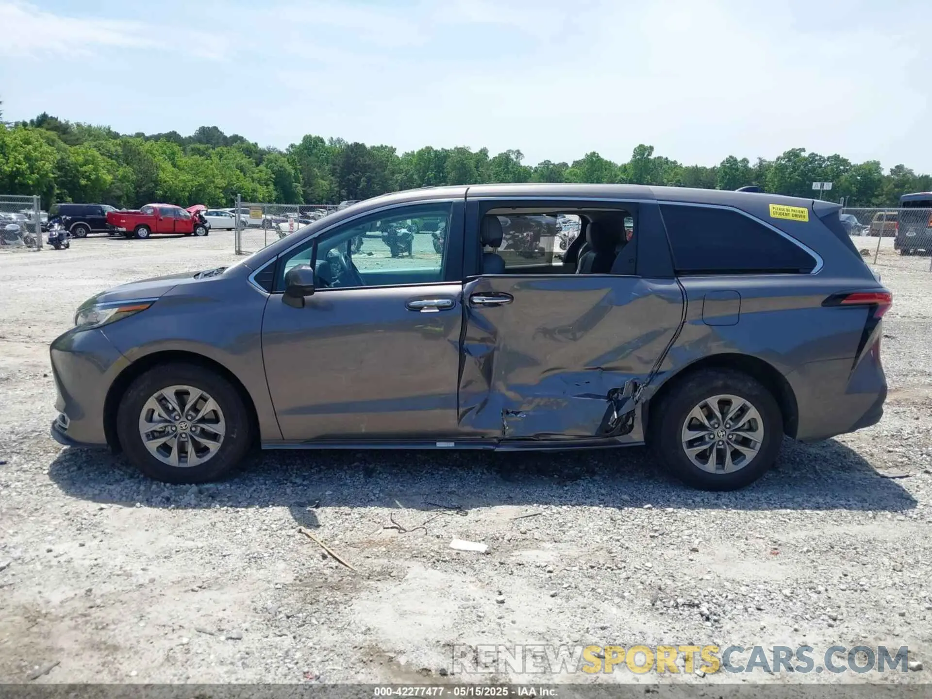 14 Photograph of a damaged car 5TDYRKEC0NS120117 TOYOTA SIENNA 2022