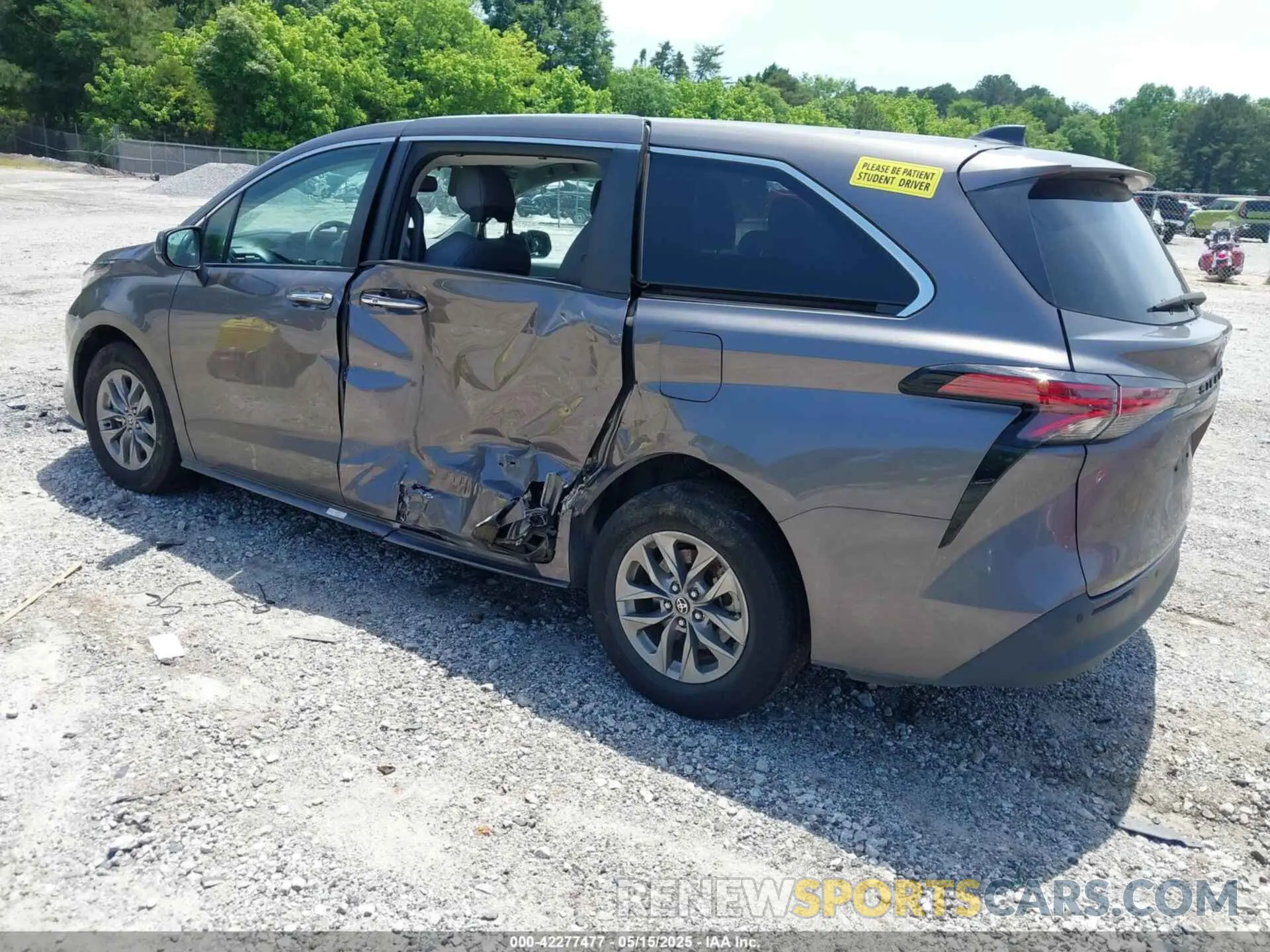 3 Photograph of a damaged car 5TDYRKEC0NS120117 TOYOTA SIENNA 2022