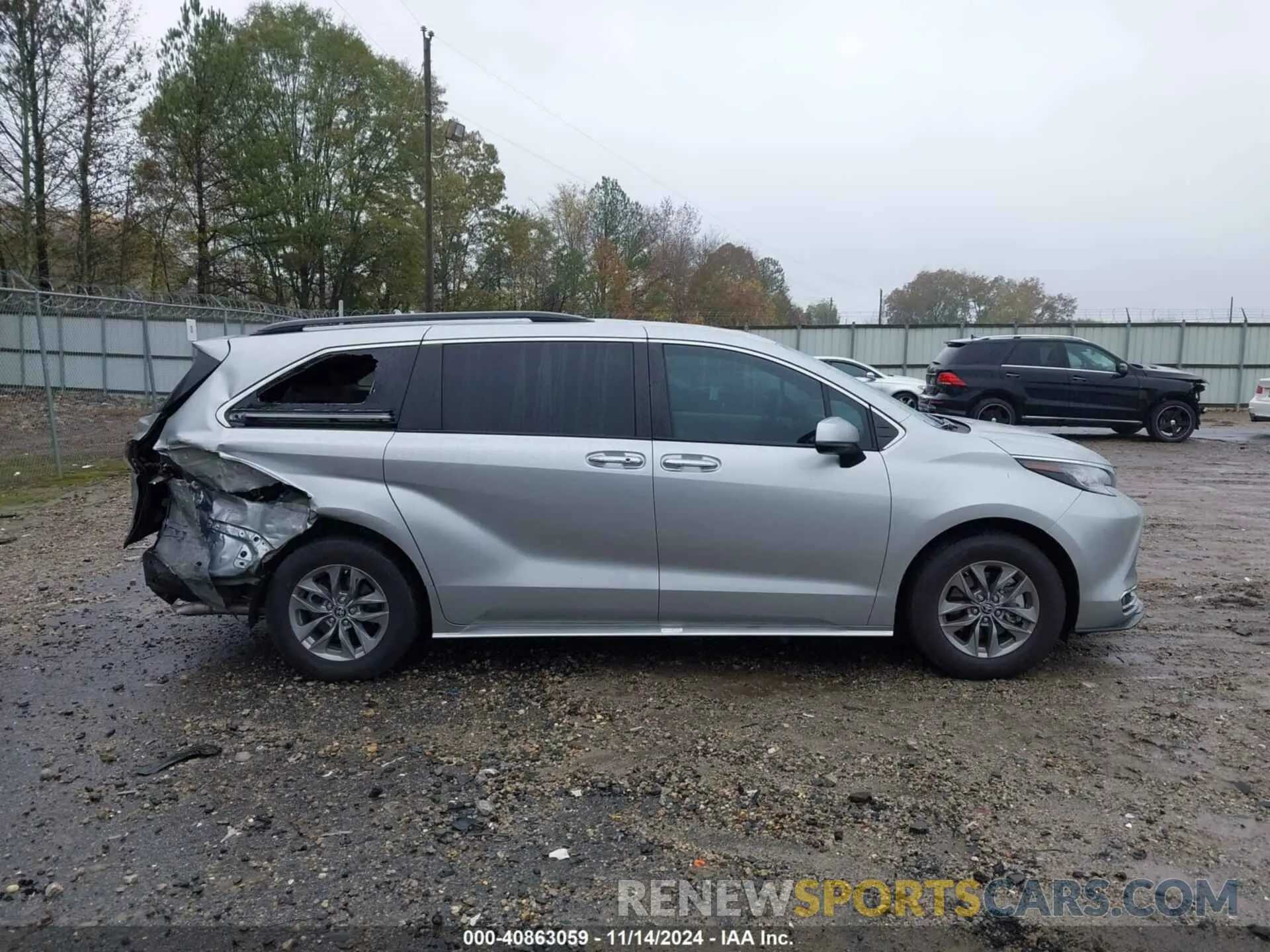 13 Photograph of a damaged car 5TDYRKEC1NS090772 TOYOTA SIENNA 2022