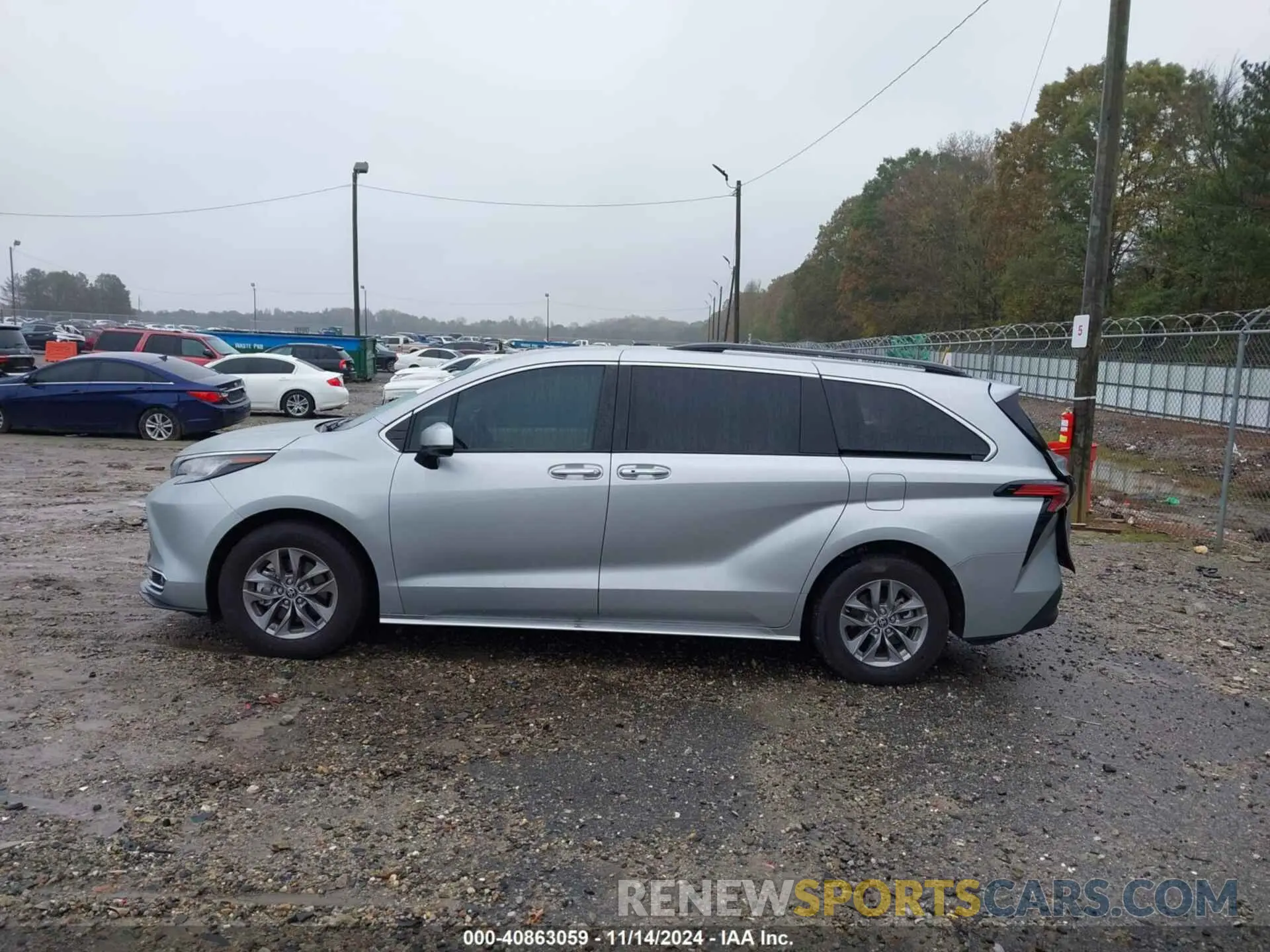 14 Photograph of a damaged car 5TDYRKEC1NS090772 TOYOTA SIENNA 2022