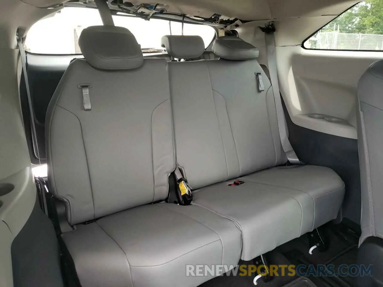 9 Photograph of a damaged car 5TDYRKEC6NS099466 TOYOTA SIENNA 2022