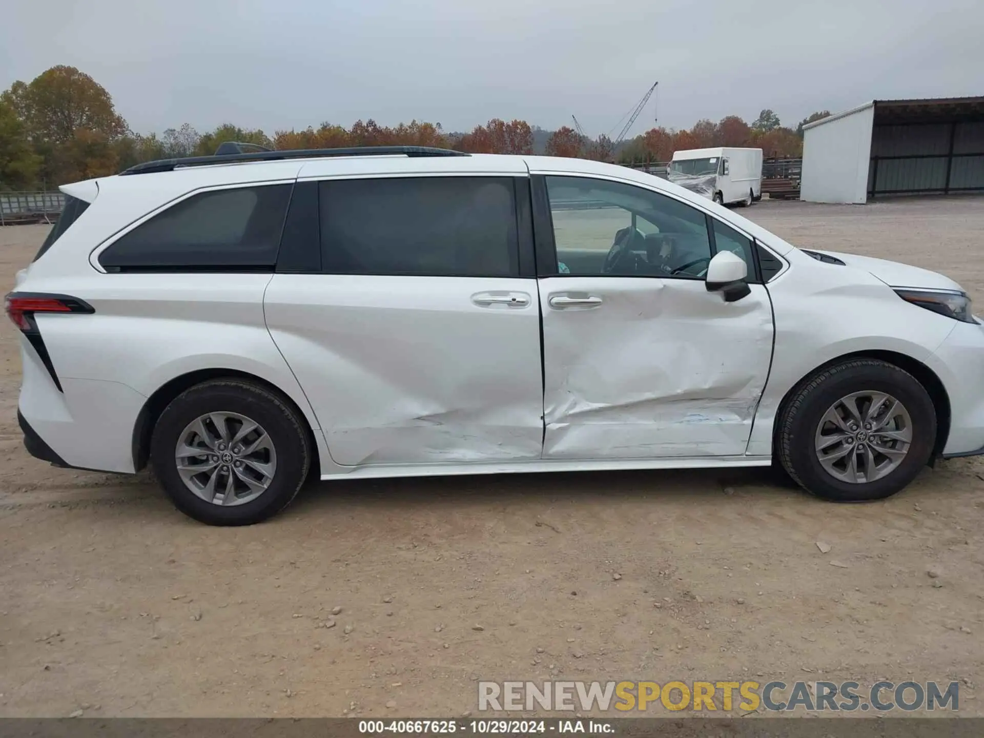 13 Photograph of a damaged car 5TDYRKEC6NS110028 TOYOTA SIENNA 2022