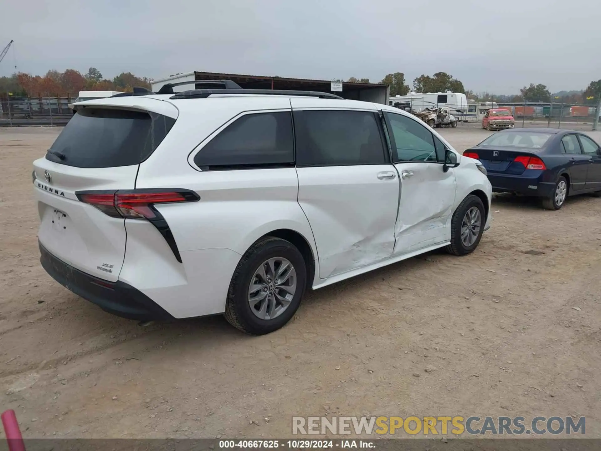 4 Photograph of a damaged car 5TDYRKEC6NS110028 TOYOTA SIENNA 2022