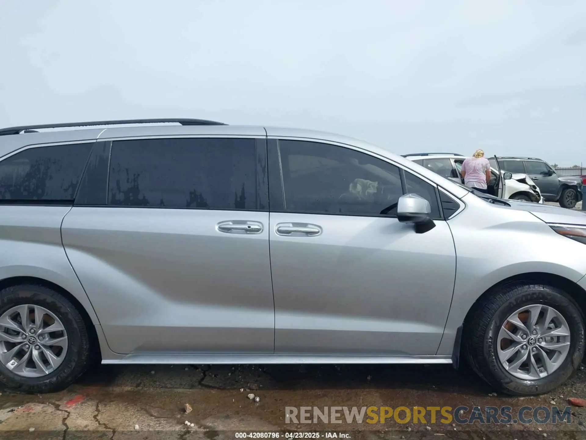 14 Photograph of a damaged car 5TDYRKEC7NS092770 TOYOTA SIENNA 2022