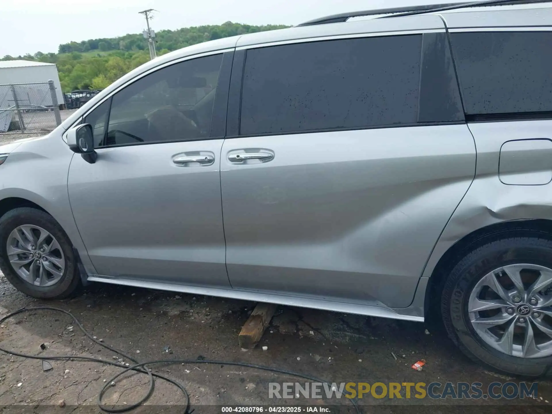 15 Photograph of a damaged car 5TDYRKEC7NS092770 TOYOTA SIENNA 2022