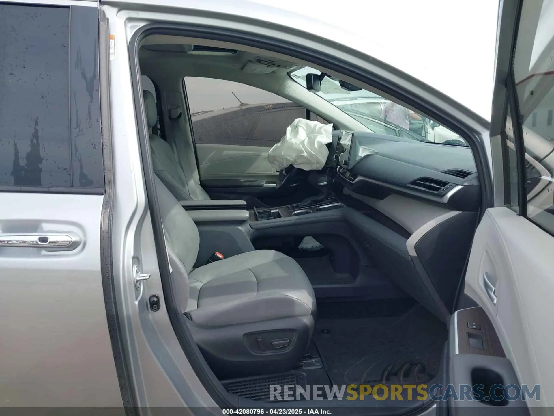 5 Photograph of a damaged car 5TDYRKEC7NS092770 TOYOTA SIENNA 2022