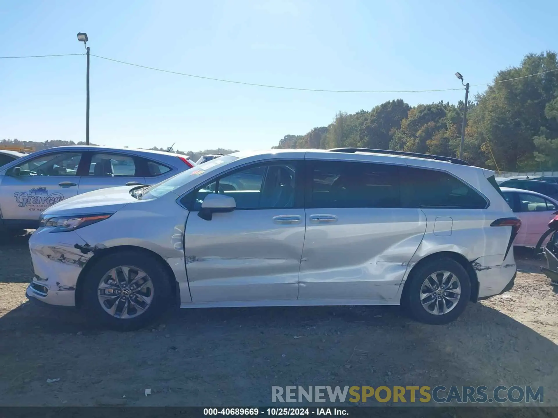 14 Photograph of a damaged car 5TDYRKEC7NS119112 TOYOTA SIENNA 2022