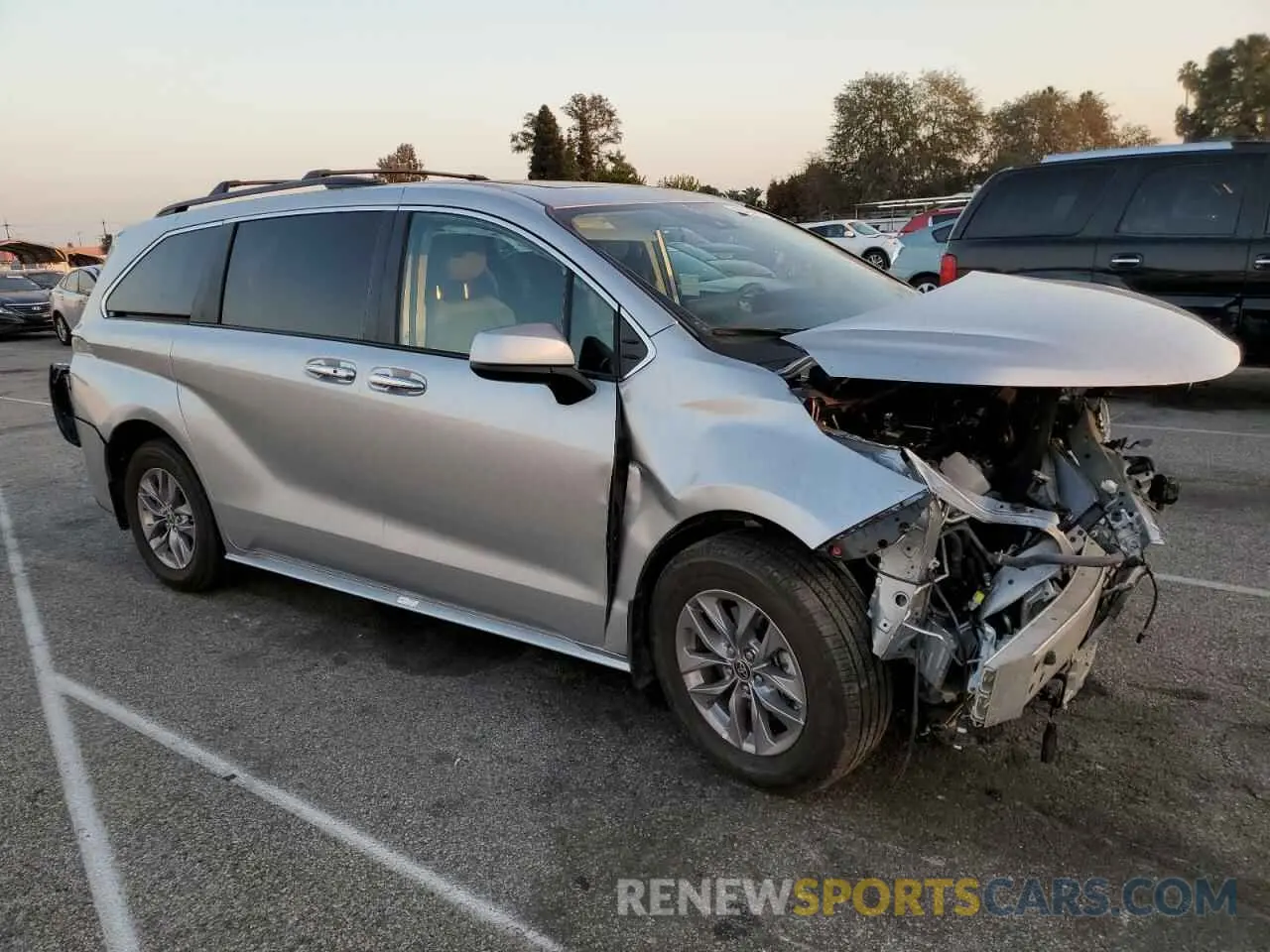 4 Photograph of a damaged car 5TDYRKEC8NS084712 TOYOTA SIENNA 2022