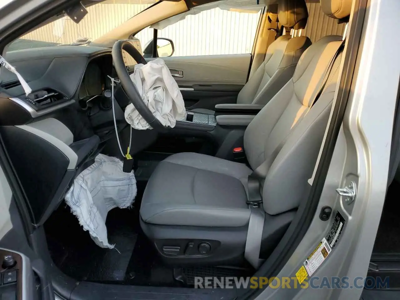 7 Photograph of a damaged car 5TDYRKEC8NS084712 TOYOTA SIENNA 2022
