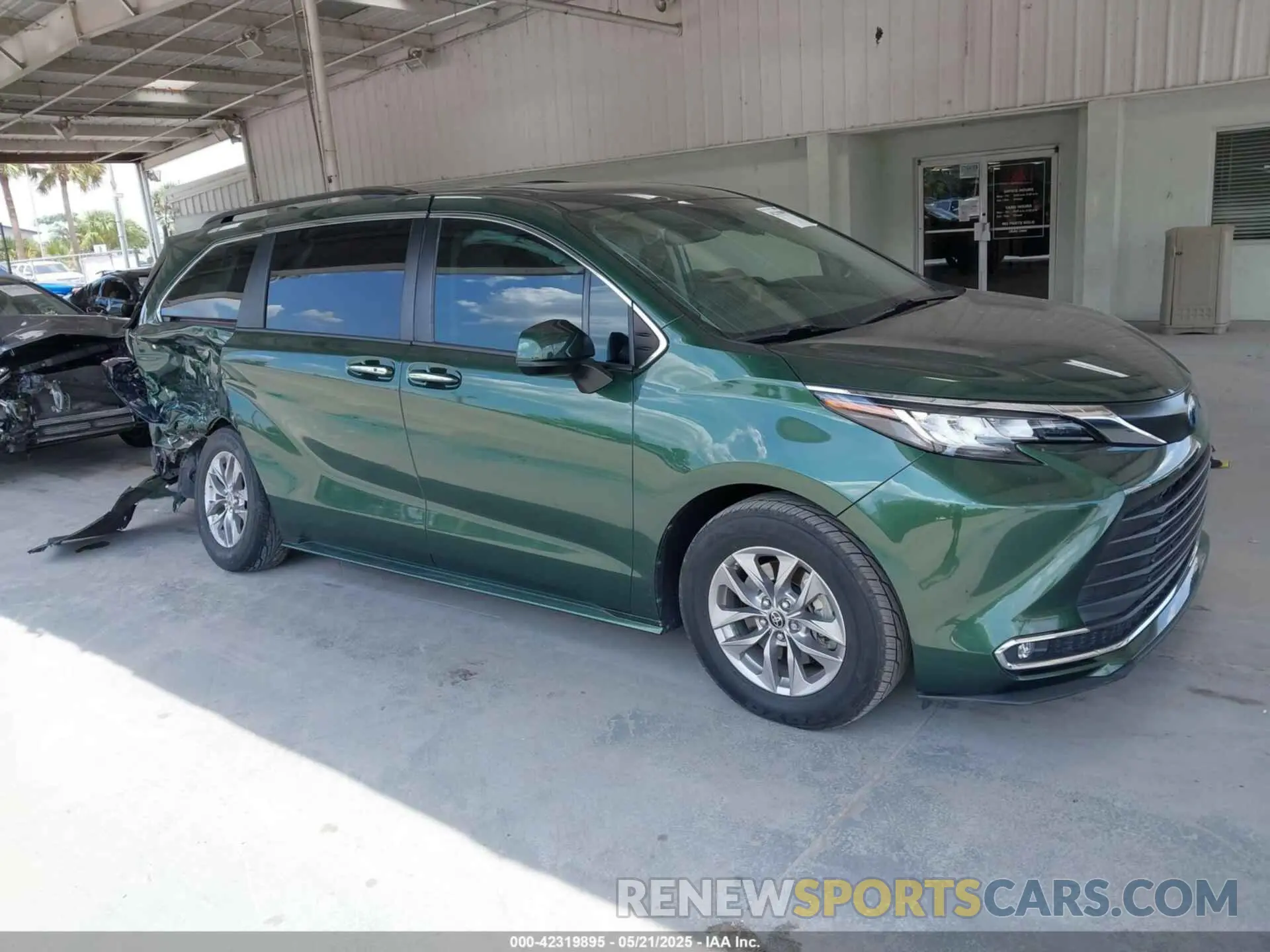 1 Фотография поврежденного автомобиля 5TDYRKEC9NS102196 TOYOTA SIENNA 2022