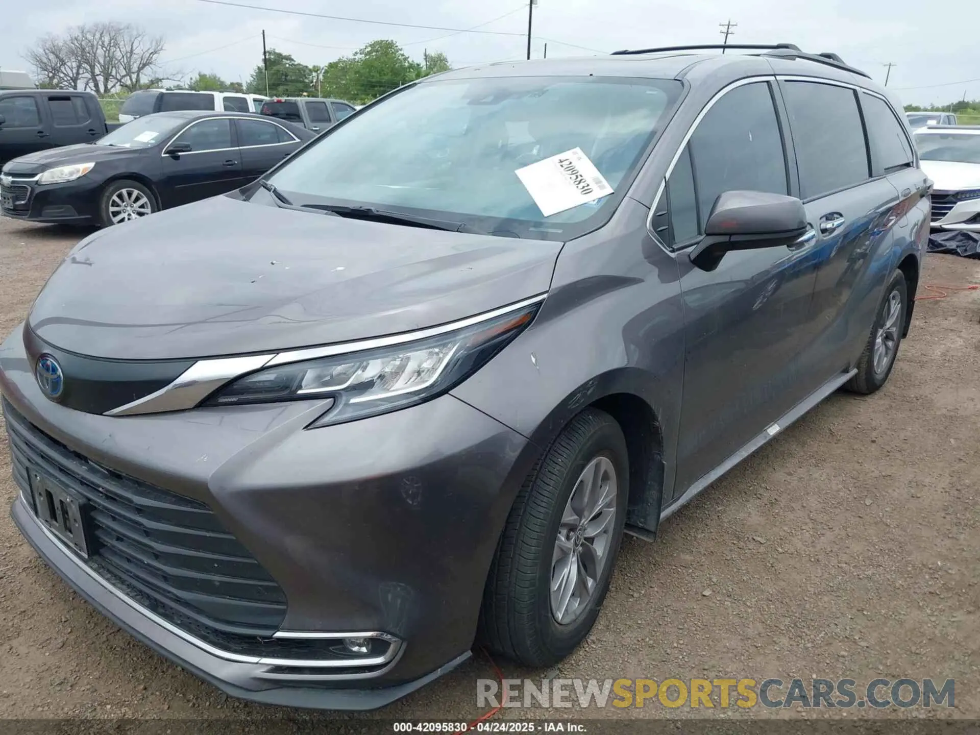 2 Photograph of a damaged car 5TDYRKECXNS108735 TOYOTA SIENNA 2022