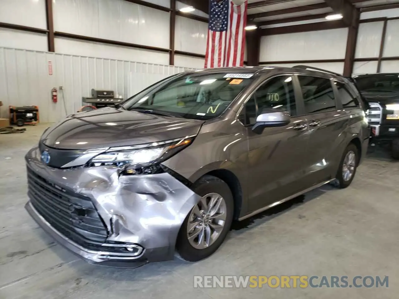 2 Photograph of a damaged car 5TDYRKECXNS117368 TOYOTA SIENNA 2022