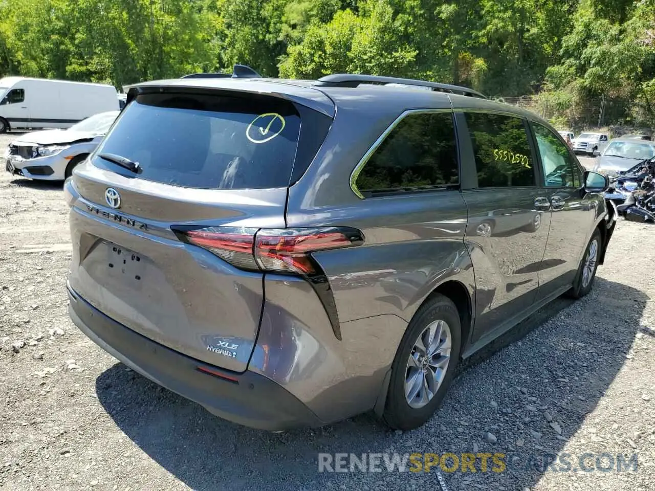 4 Photograph of a damaged car 5TDYSKFC0NS047124 TOYOTA SIENNA 2022