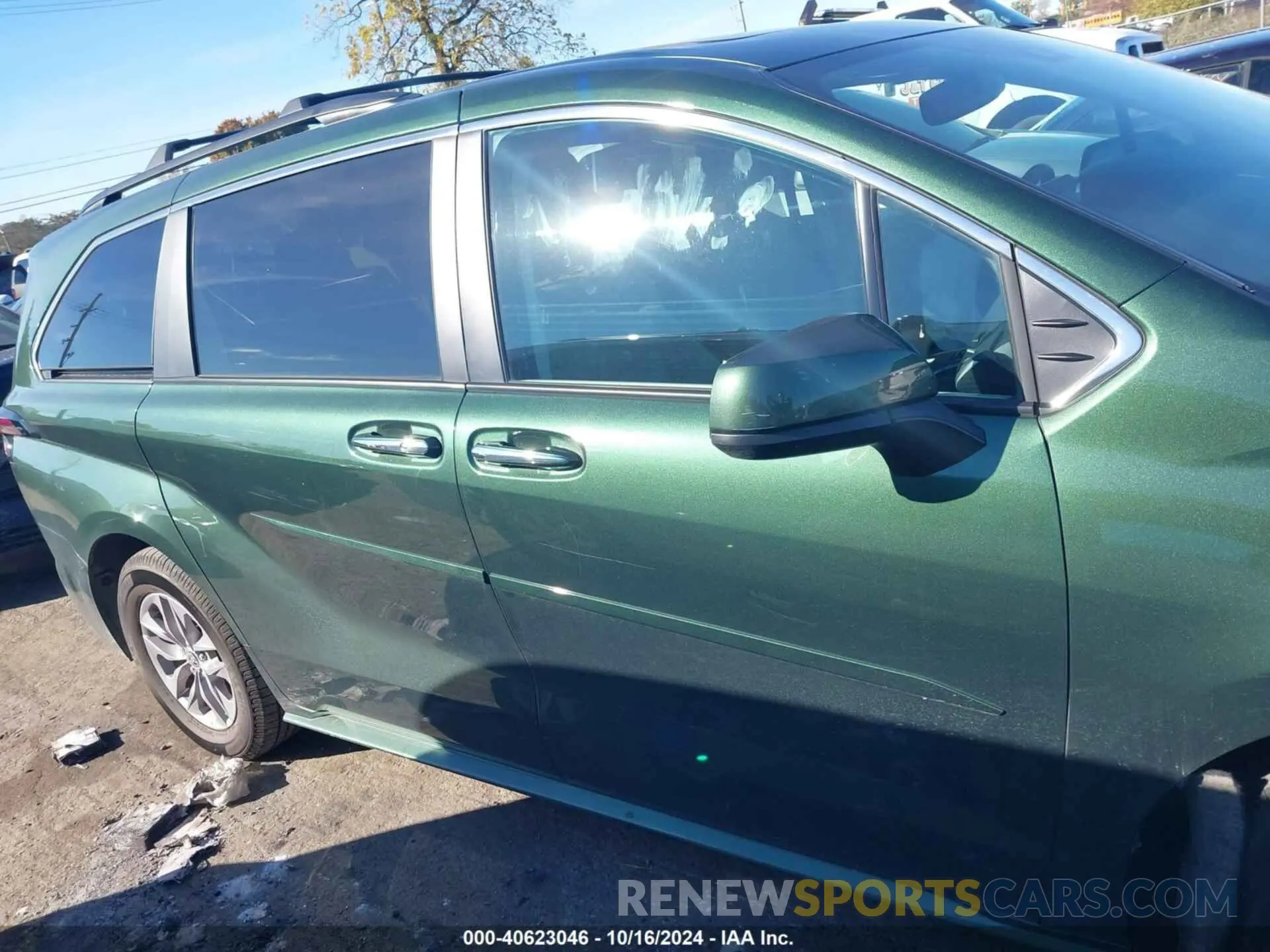 13 Photograph of a damaged car 5TDYSKFC6NS062002 TOYOTA SIENNA 2022